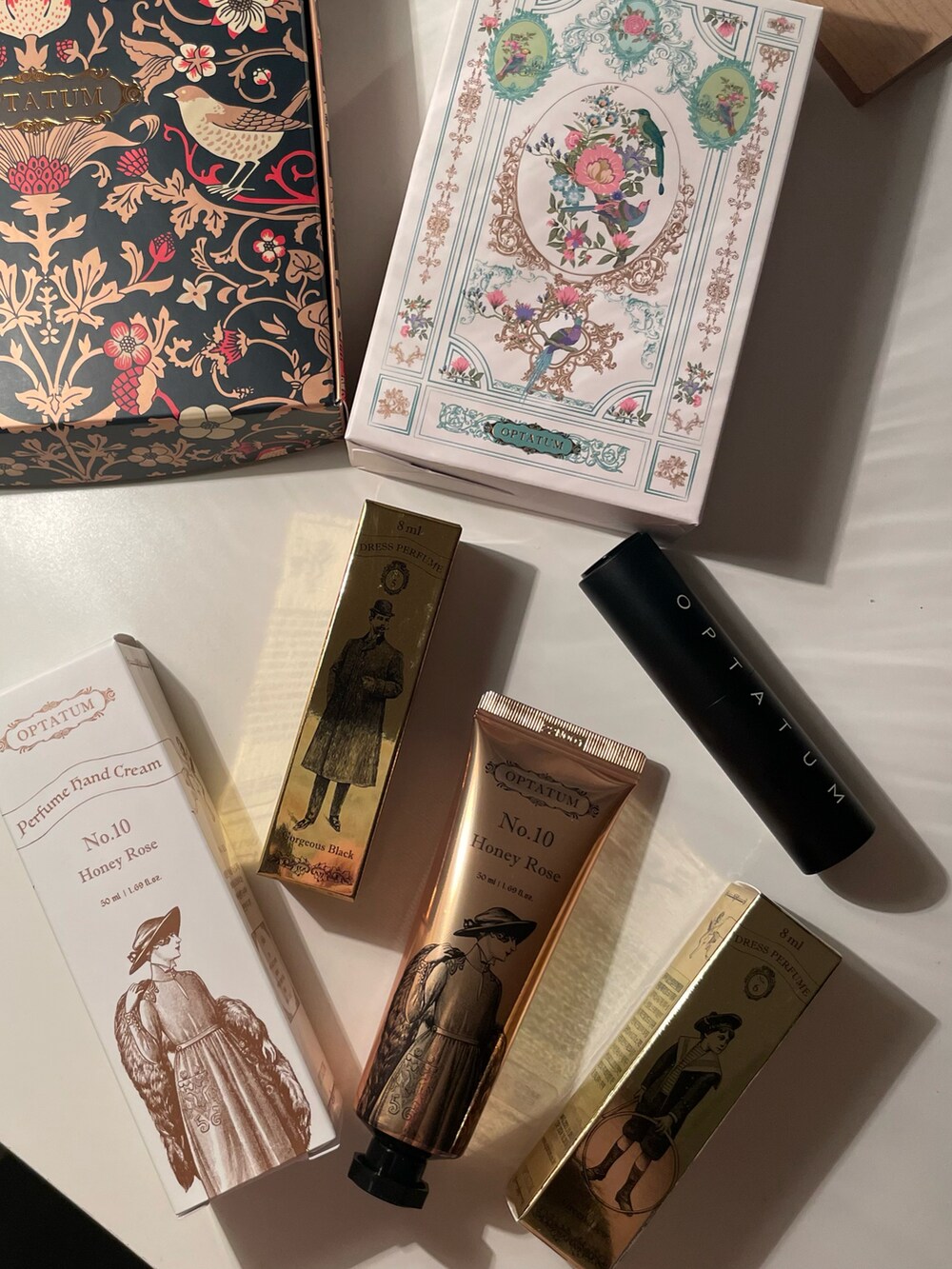 「ハンドクリーム、パフューム、ヴィンテージ風、アンティーク風、オプタウム、BIRTHDAYBAR、フレグランス」｜「BIRTHDAY BARの【OPTATUM】 Perfume Hand Cream パフューム ハンドクリーム（ハンドケア/ハンドクリーム、その他）」を使った、KUUKOさん（レディース・164cm）の秋コーディネートの2枚目の写真