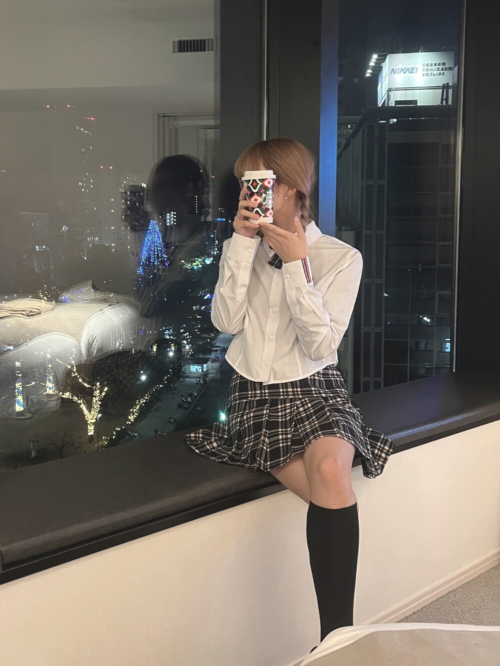 「TOMMY HILFIGER、ROMANTICCROWN×TARGETTO、PARTY、ディナー、制服っぽい、ミニスカート、韓国ファッション、春コーデ、秋コーデ、冬コーデ、大学生コーデ」｜「tommy jeansのチェックプリーツミニスコート（スカート、ブラック系）」を使った、Hana*.ﾟさん（レディース・156cm）の夏コーディネートの2枚目の写真