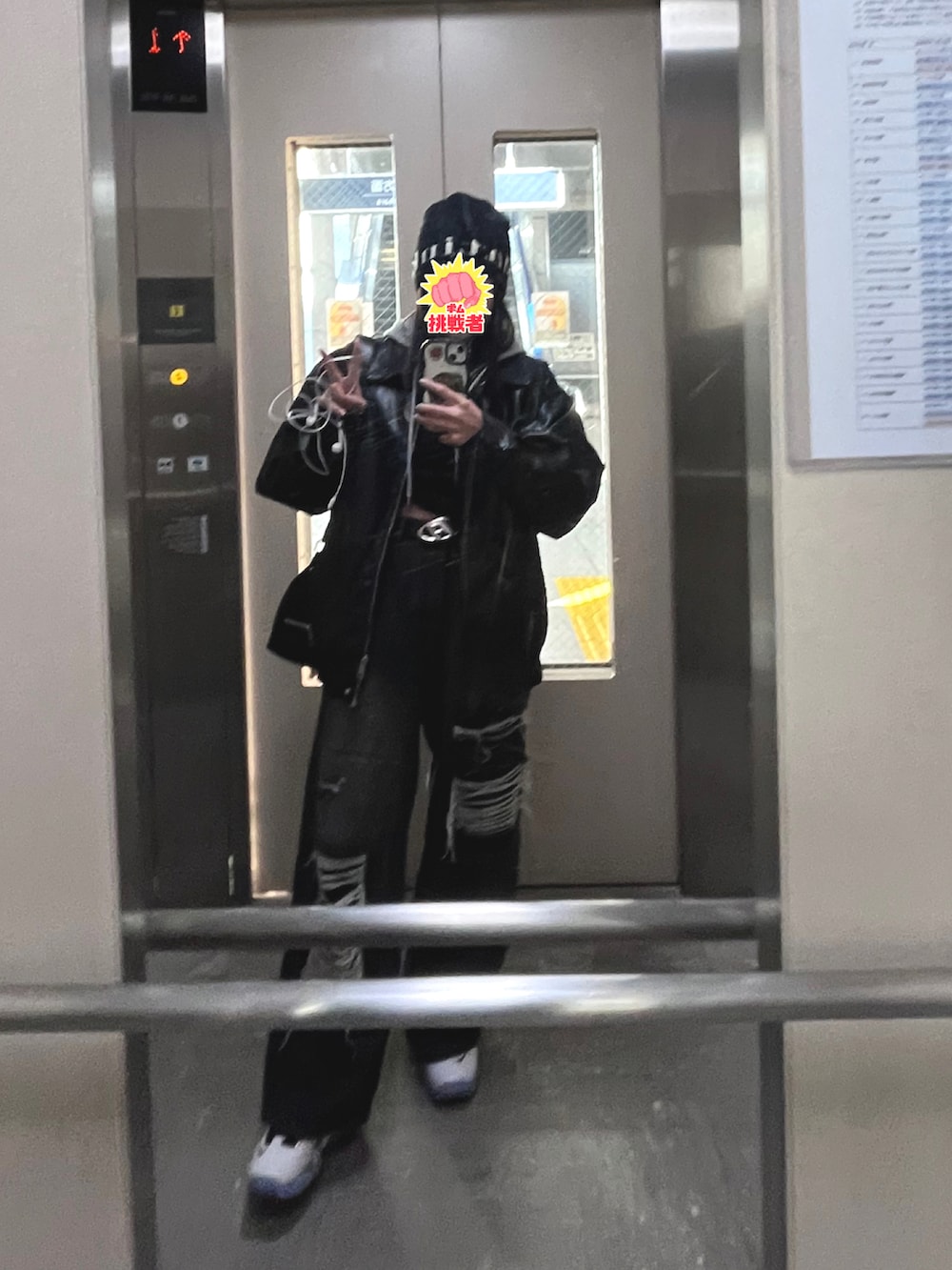 「最近のいい感じコーデ、冬のコーデ、シーン、韓国ファッション、韓国コーデ、ブラックコーデ、韓国ストリート、高校生」｜「sheinのアイテム（ニットキャップ/ビーニー、ブラック系）」を使った、kiyo0801さん（骨格ストレート・レディース・158cm）の冬コーディネートの2枚目の写真