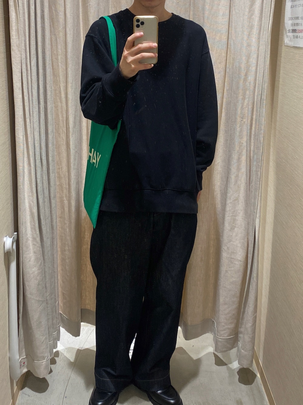 「カジュアルコーデ、秋のコーデ、CIASENSE、GU、WYM LIDNM、モノトーン、hay、ノームコア、スウェット、デニムパンツ、ビッグシルエット、ファッションを楽しもう、ヘビーウェイトビッグスウェットプルオーバー」｜「WYM LIDNMのDENIM WIDE STRAIGHT SLACKS（デニムパンツ、ブルー系）」を使った、nomucicnolifeさん（メンズ・175cm）の秋コーディネートの2枚目の写真