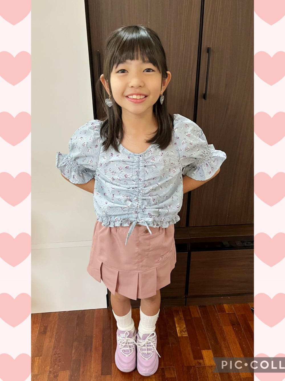 ブルー系のシャツ/ブラウス、ピンク系のその他パンツ、パープル系のスニーカーを着用したキッズの春コーディネートの2枚目の写真