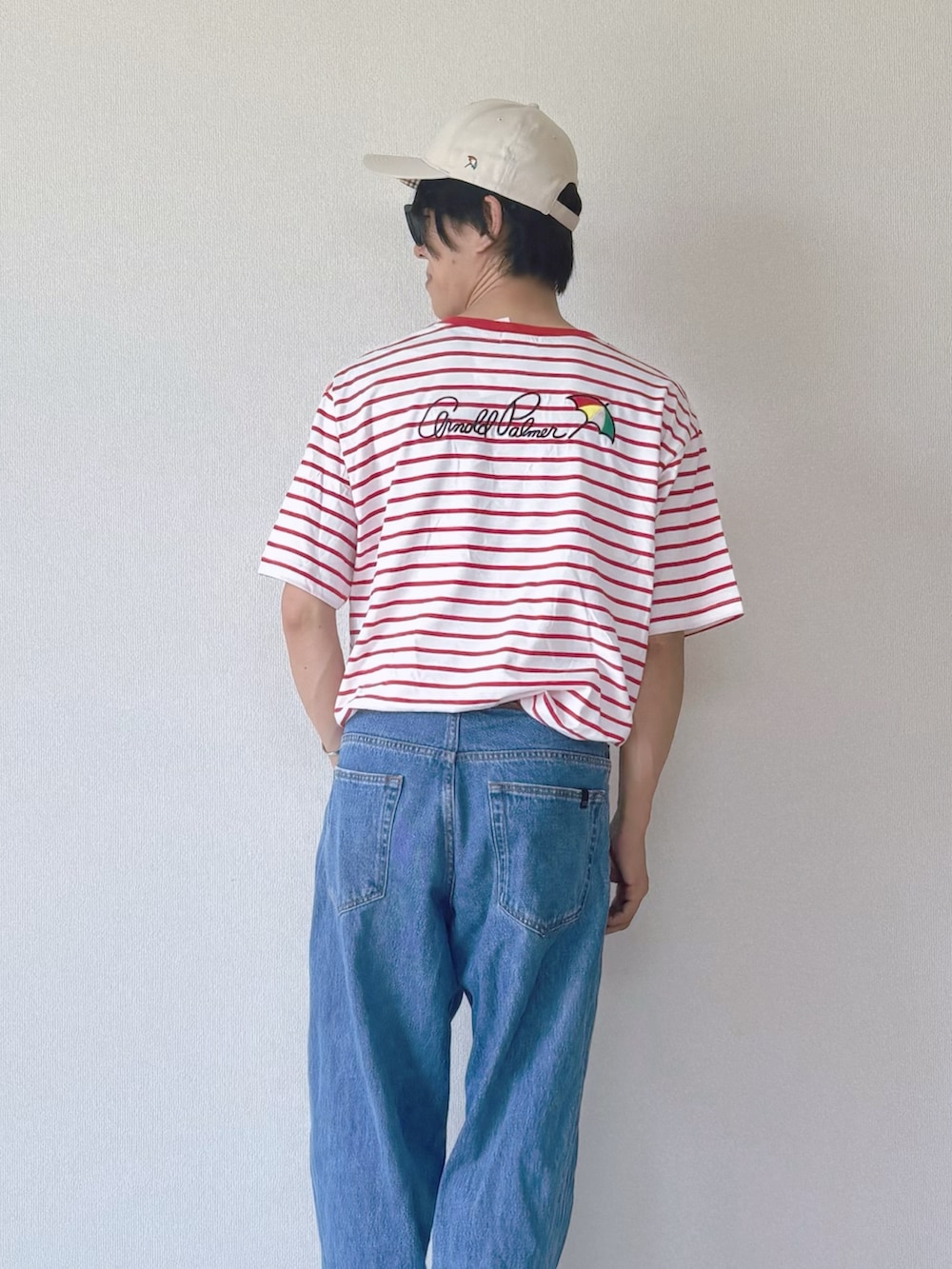 「キャップ、サングラス、Tシャツ、夏コーデ、ミッキーT、ミッキー、テーマパークコーデ、テーマパークファッション、ディズニーコーデ、アーノルドパーマー、Arnold Palmer」｜「DisneyのMickey/Arnold Palmer/シェア ボーダーTシャツ（Tシャツ/カットソー、レッド系）」を使った、ヨッピーさん（メンズ・165cm）の夏コーディネートの4枚目の写真