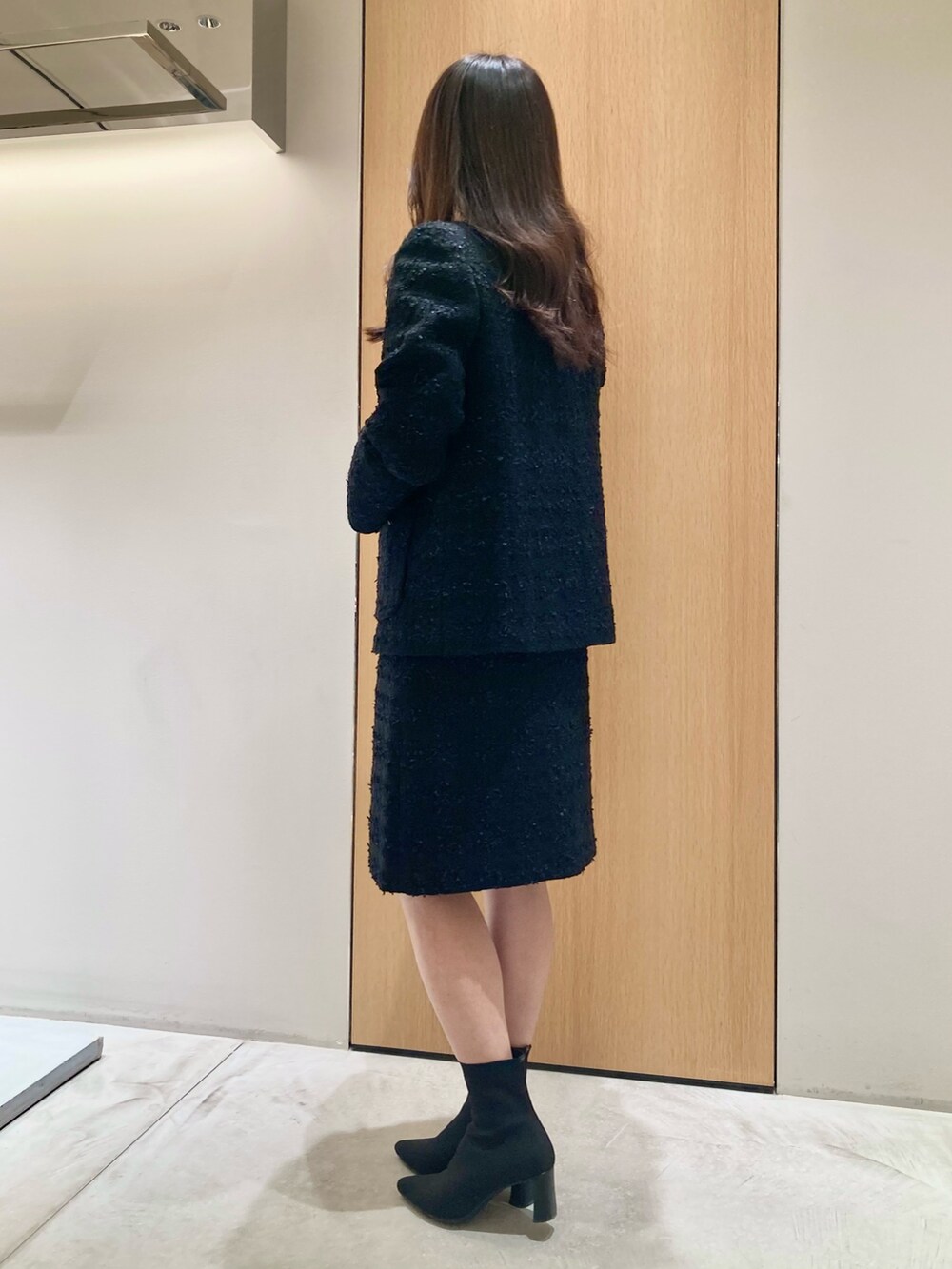 「アナイ(ANAYI)、秋コーデ、セットアップ、シアートップス、オトナ女子、スカート、大人コーデ、低身長女子、ジャケット、ブラック、ブラウス、オケージョン、パーティースタイル、フェミニン、大人かわいい」｜「ANAYIのオーガンジーラグランタイ ブラウス（シャツ/ブラウス、ホワイト系）」を使った、Hasebe.tさん（レディース・154cm）の秋コーディネートの3枚目の写真