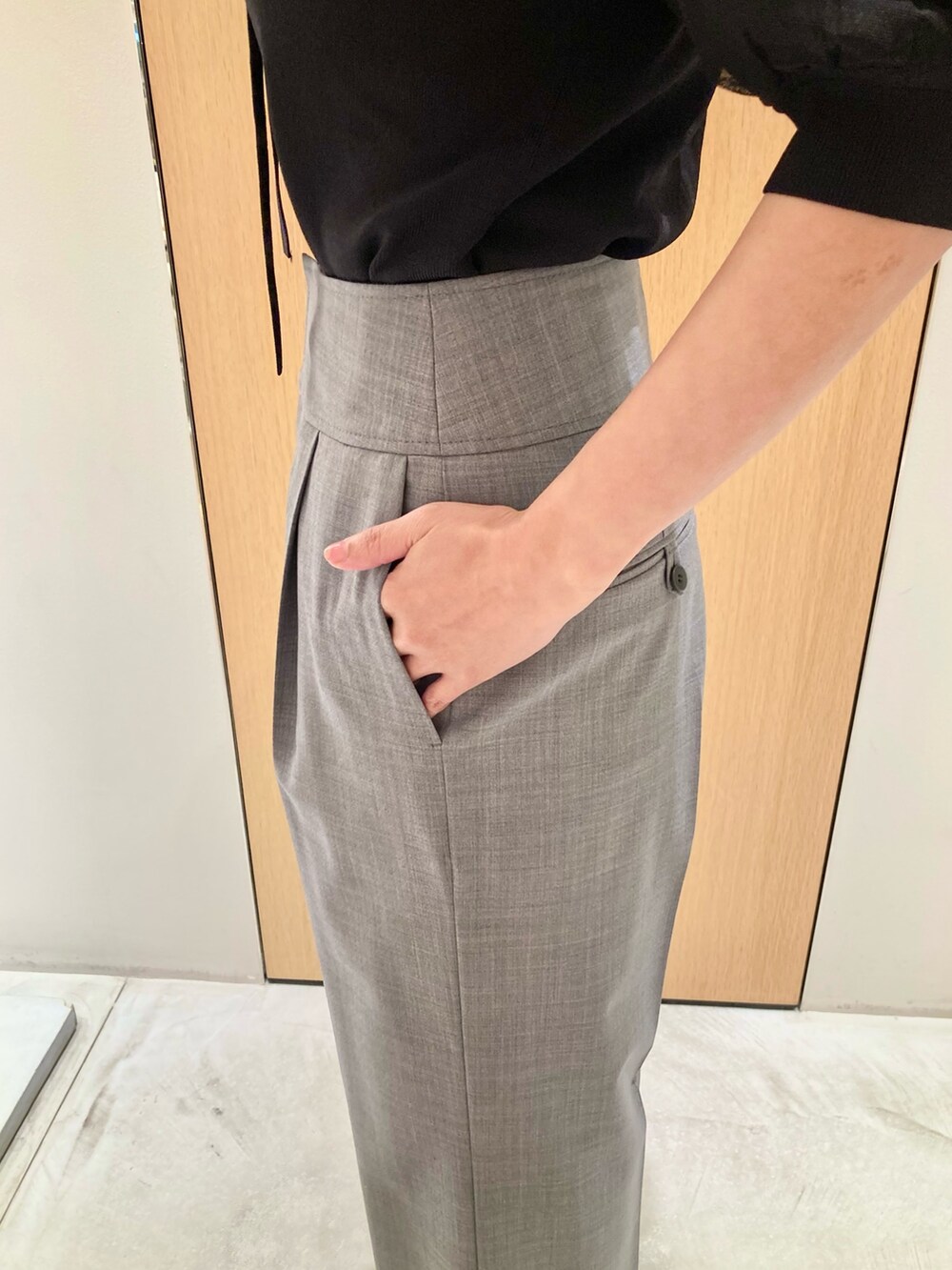 「アナイ(ANAYI)、プルオーバー、パンツスタイル、ワイドパンツ、ブラック、グレー、チュール、イヤリング、オトナ女子、大人かわいい、キレイめ、低身長、バッグ、オフィスカジュアル、ボウタイ」｜「ANAYIのパールモチーフイヤリング（イヤリング、ホワイト系）」を使った、Hasebe.tさん（レディース・154cm）の夏コーディネートの7枚目の写真