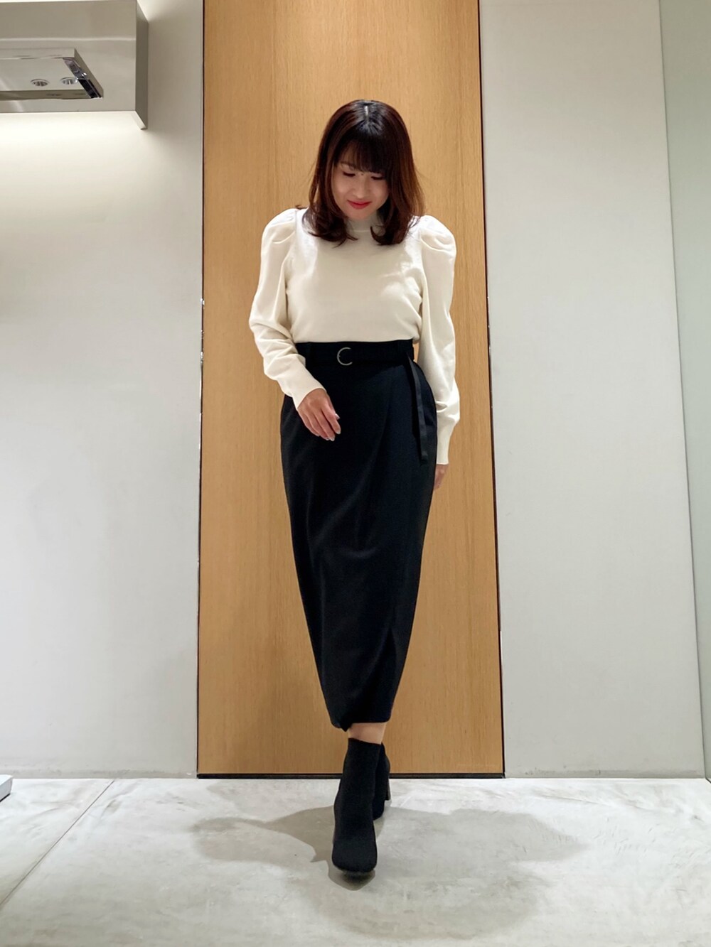 「アナイ(ANAYI)、冬アウター、大人コーデ、オトナカジュアル、大人可愛い、モノトーン、あったかコーデ、ニット/セーター、きれいめコーディネート、低身長コーデ、スカート、ダウンジャケット、オトナ女子、オトナカワイイ、おとなコーデ」｜「ANAYIのスプリングメリノハイネックプルオーバー（ニット/セーター、ホワイト系）」を使った、Hasebe.tさん（レディース・154cm）の冬コーディネートの7枚目の写真