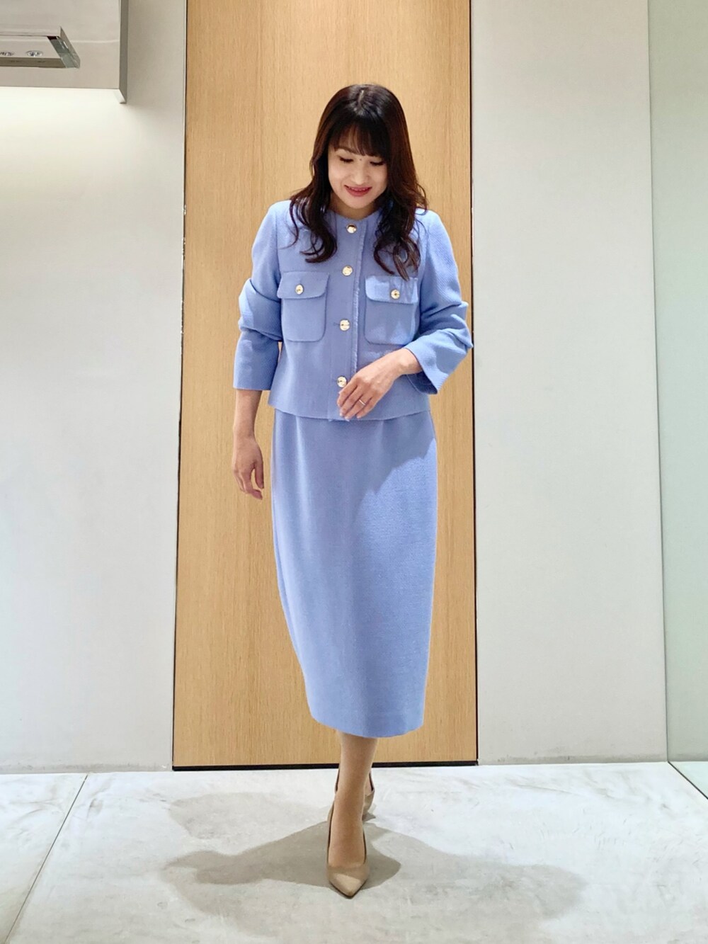 「アナイ(ANAYI)、秋コーデ、お出かけコーデ、セットアップ、大人女子、低身長女子、ジャケット、スカート、ブルー、オケージョン、入学式、七五三、フェミニン、パーティースタイル、上品」｜「ANAYIの【セットアップ対応商品】ウールプリペラノーカラー ジャケット（ノーカラージャケット、ブルー系）」を使った、Hasebe.tさん（レディース・154cm）の秋コーディネートの2枚目の写真