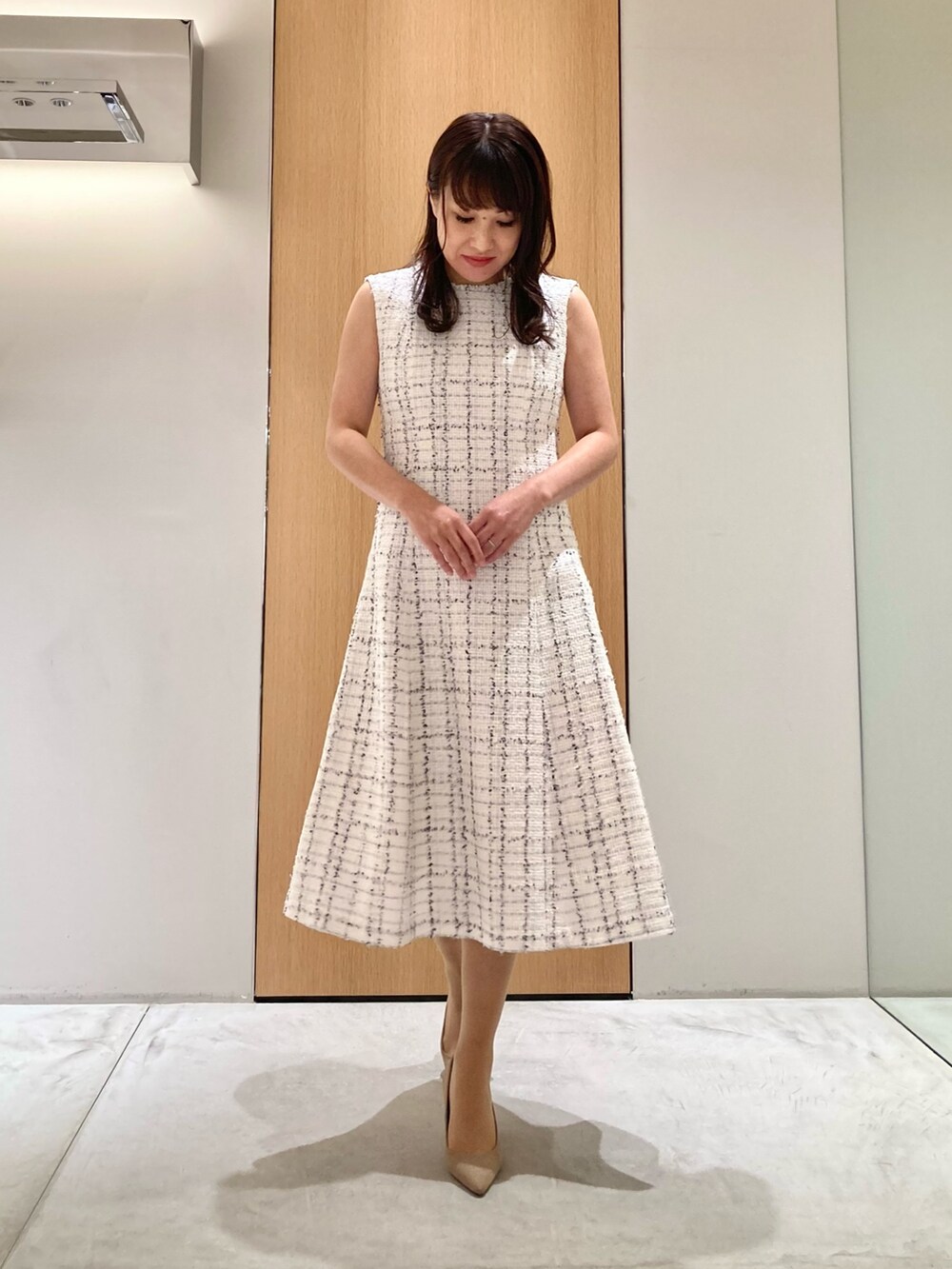 「アナイ(ANAYI)、ジャケット、ワンピース、オケージョン、ツイード、低身長コーデ、入学式、入園式、スーツスタイル、七五三、ミニバッグ、バッグ、上品、エレガント、ホワイト」｜「ANAYIのミックスツイードノーカラー ジャケット（ノーカラージャケット、ホワイト系）」を使った、Hasebe.tさん（レディース・154cm）の冬コーディネートの4枚目の写真