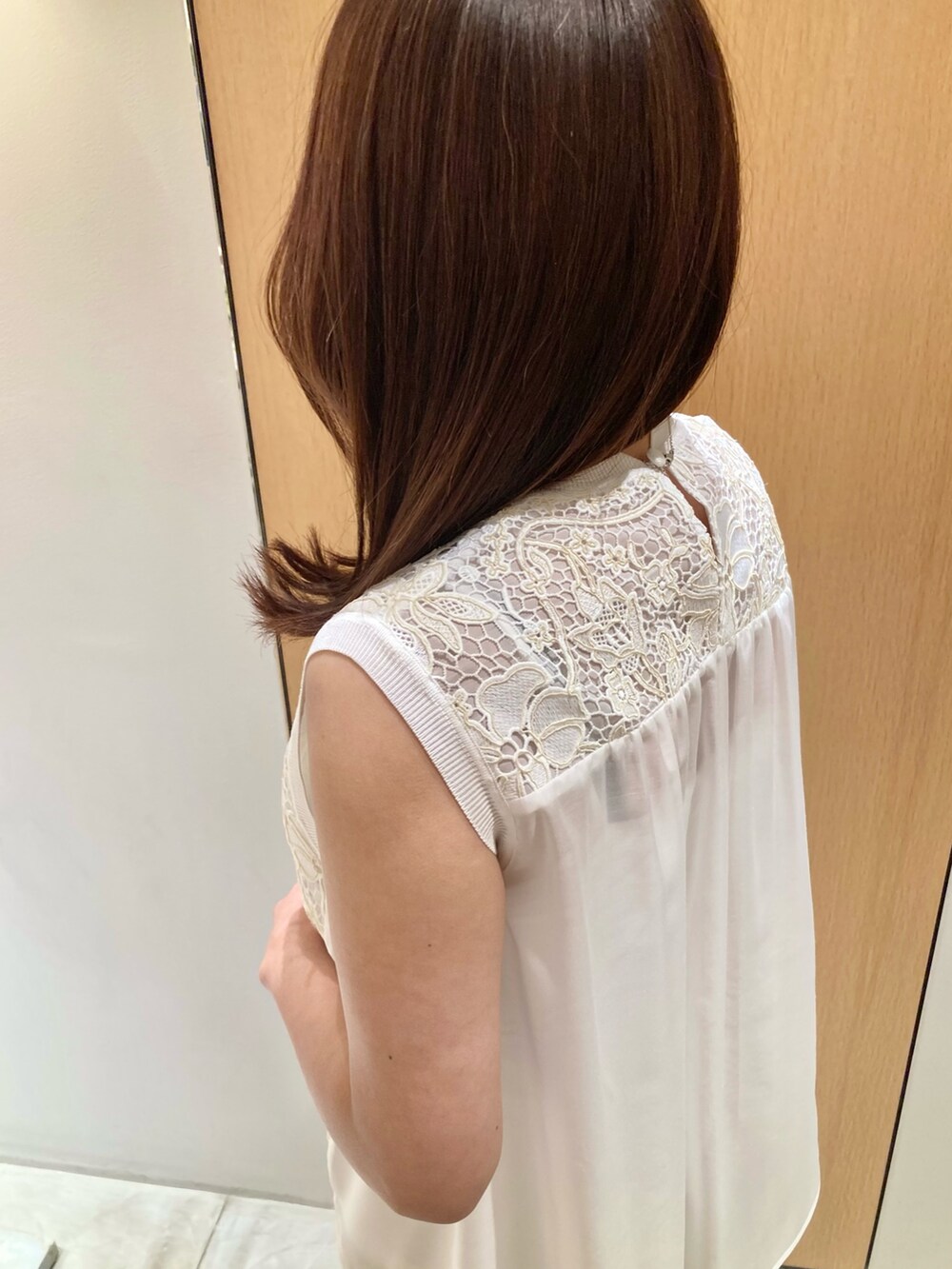 「アナイ(ANAYI)、きれいめカジュアル、休日スタイル、シアートップス、お出かけコーデ、低身長コーデ、夏コーデ、カジュアルスタイル、キレイめカジュアル、低身長女子、大人かわいい、キレイめ、パンツ、レース、オトナカジュアル」｜「ANAYIのケミカルレースフレアブラウス（シャツ/ブラウス、ホワイト系）」を使った、Hasebe.tさん（レディース・154cm）の春コーディネートの6枚目の写真