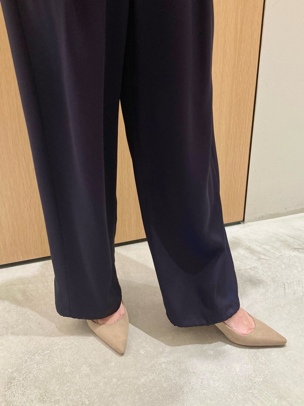 「アナイ(ANAYI)、大人カジュアル、休日スタイル、デートコーデ、お出かけコーデ、セットアップ、春夏コーデ、シンプルコーデ、春ファッション、カジュアルスタイル、オトナカワイイ、シンプルスタイル、大人可愛い、春、大人女子」｜「ANAYIのストレッチサテンケープブラウス（シャツ/ブラウス、ブルー系）」を使った、Hasebe.tさん（レディース・154cm）の春コーディネートの9枚目の写真
