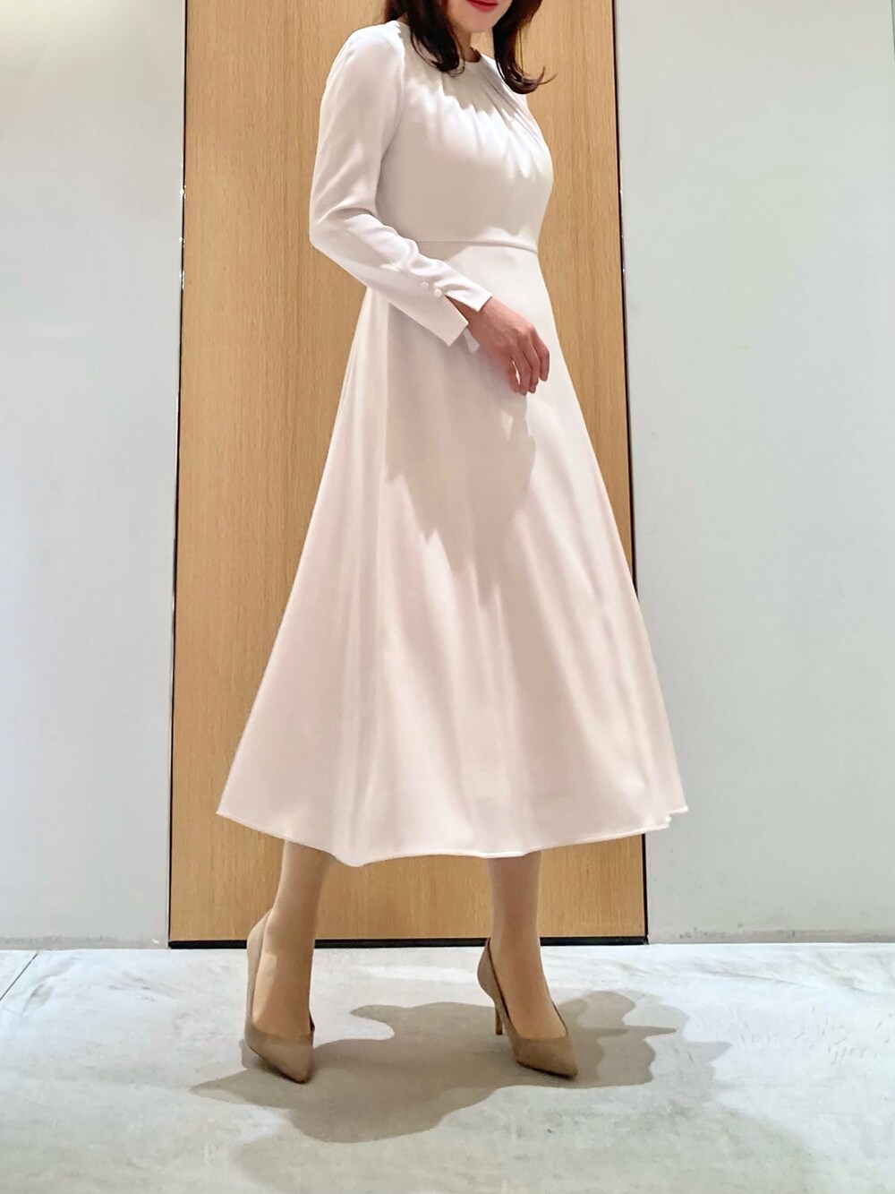 「アナイ(ANAYI)、セットアップ、オトナ女子、キレイめ、ジャケット、ワンピース、アイボリー、オケージョン、結婚式、お仕事コーデ、低身長、入学式、卒業式、きちんとスタイル、フェミニン」｜「ANAYIの【Eternal Line 2025】トリアセサテンタックペプラム ジャケット（その他アウター、ホワイト系）」を使った、Hasebe.tさん（レディース・154cm）の冬コーディネートの8枚目の写真