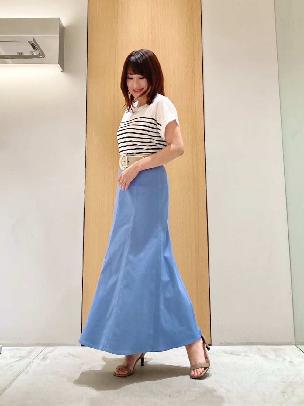「アナイ(ANAYI)、デートコーデ、きれいめカジュアル、デニム、オトナカワイイ、ジャケット、スカート、ボーダー、ブルー、低身長、マーメイドスカート、オトナカジュアル、オトナ女子、ベルト、夏」｜「ANAYIのリネンライクフレンチジャケット（その他アウター、ブラウン系）」を使った、Hasebe.tさん（レディース・154cm）の夏コーディネートの6枚目の写真