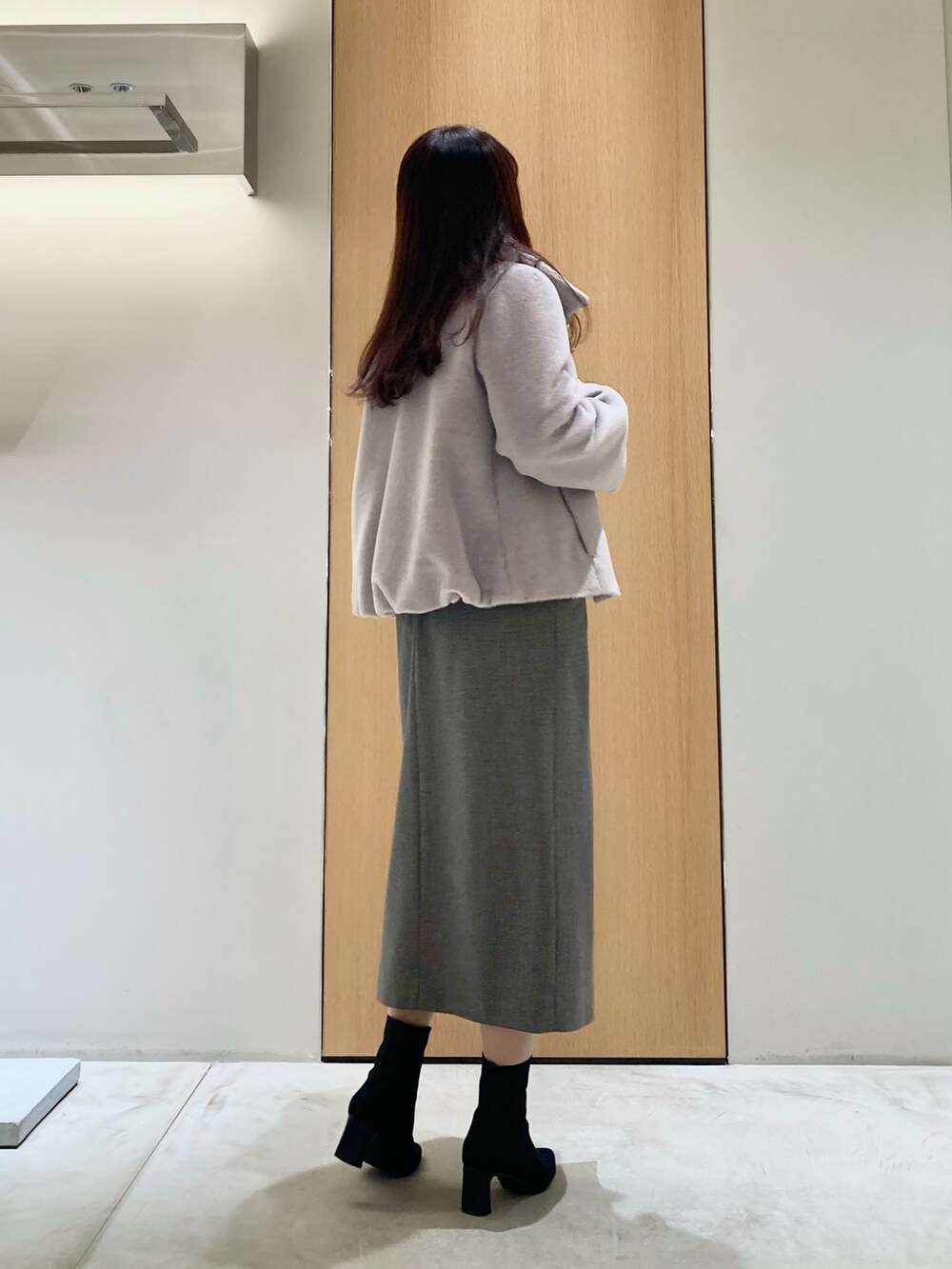 「アナイ(ANAYI)、ニット、冬コーデ、きれいめカジュアル、オトナカワイイ、お出かけコーデ、大人かわいい、あったかコーデ、コート、ファー、スカート、ホワイト、低身長、オトナカジュアル、レース」｜「ANAYIのレースドッキングケーブルプルオーバー（ニット/セーター、ホワイト系）」を使った、Hasebe.tさん（レディース・154cm）の冬コーディネートの4枚目の写真