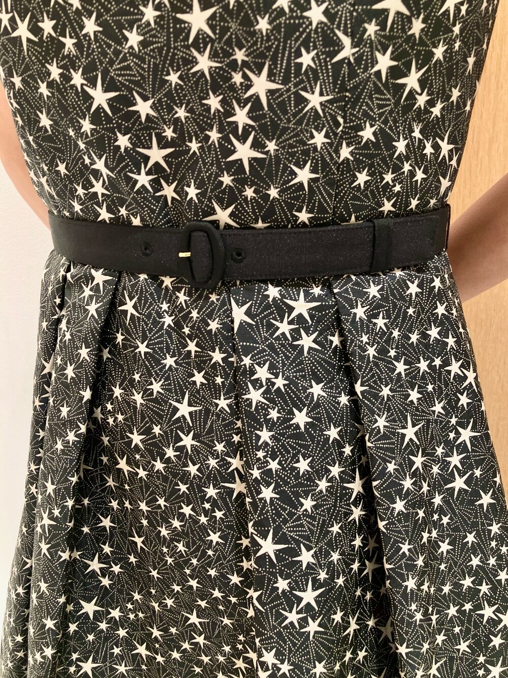 「アナイ(ANAYI)、冬アウター、ロングコート、お出かけコーデ、ワンピース、クリスマスに着たい服、冬コーデ、オトナ女子、きれいめコーデ、ピンク、大人かわいい、ジャガード、柄物、カシミヤ、低身長」｜「ANAYIのカシミヤベルト付きクルーコート（その他アウター、ピンク系）」を使った、Hasebe.tさん（レディース・154cm）の冬コーディネートの8枚目の写真