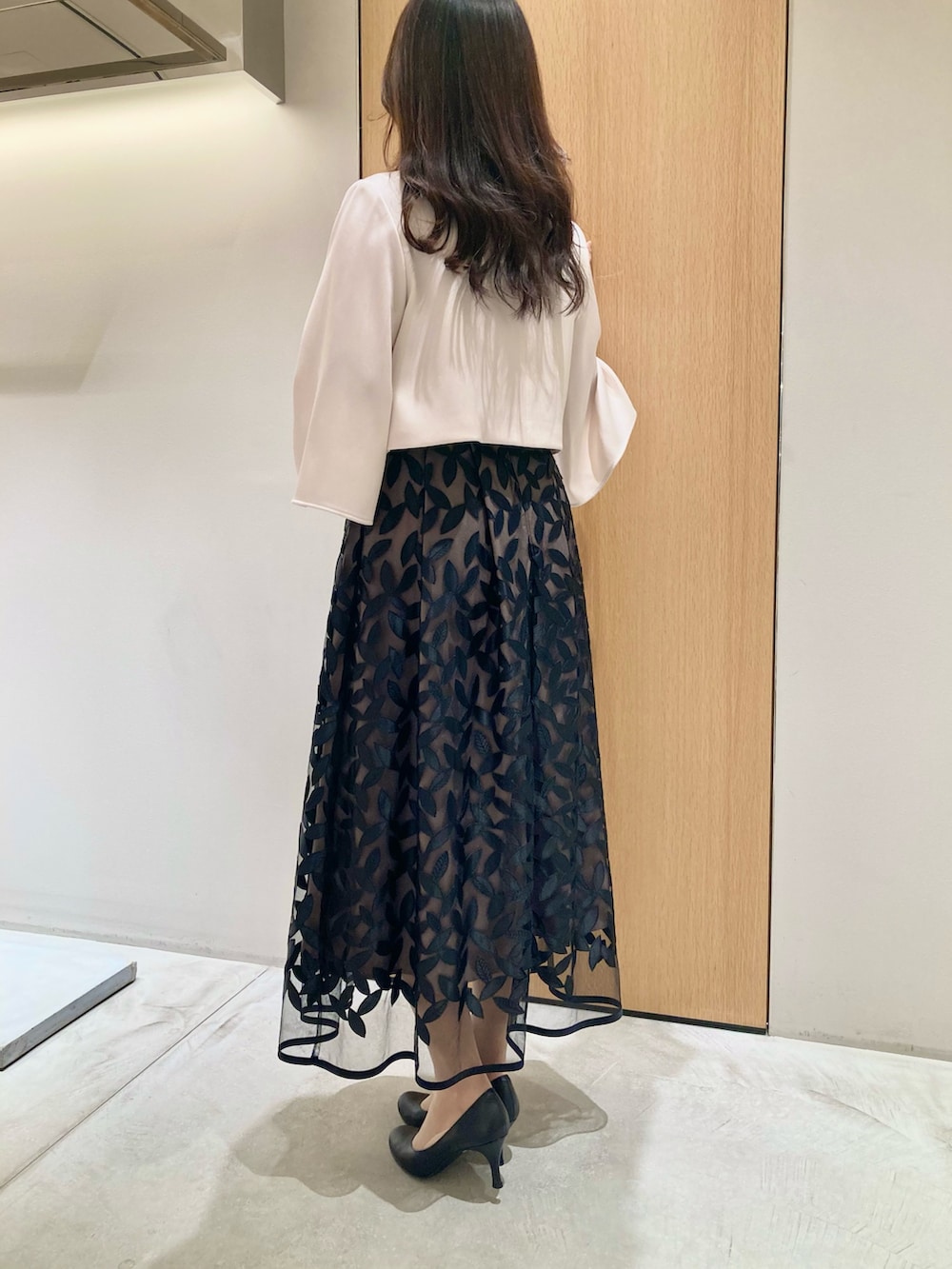 「アナイ(ANAYI)、ワンピース、ボレロ、ジャケット、レース、オケージョン、ドレス、キレイめ、結婚式、パールネックレス、大人女子、フェミニン、パーティースタイル、低身長、大人コーデ」｜「ANAYIのランダムパール3連ネックレス（ネックレス、ホワイト系）」を使った、Hasebe.tさん（レディース・154cm）の秋コーディネートの2枚目の写真
