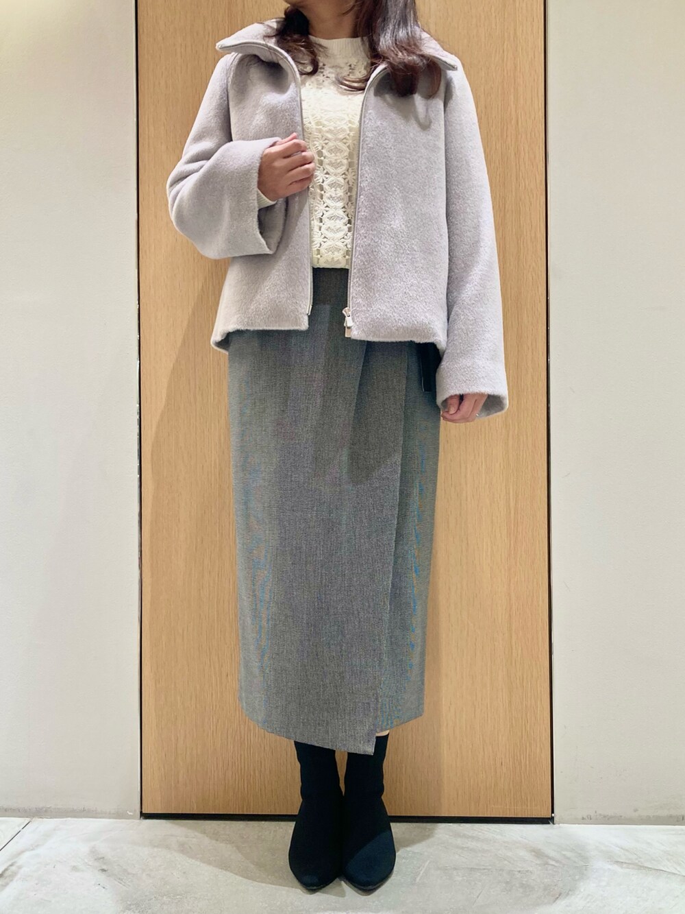 「アナイ(ANAYI)、ニット、冬コーデ、きれいめカジュアル、オトナカワイイ、お出かけコーデ、大人かわいい、あったかコーデ、コート、ファー、スカート、ホワイト、低身長、オトナカジュアル、レース」｜「ANAYIのレースドッキングケーブルプルオーバー（ニット/セーター、ホワイト系）」を使った、Hasebe.tさん（レディース・154cm）の冬コーディネートの5枚目の写真