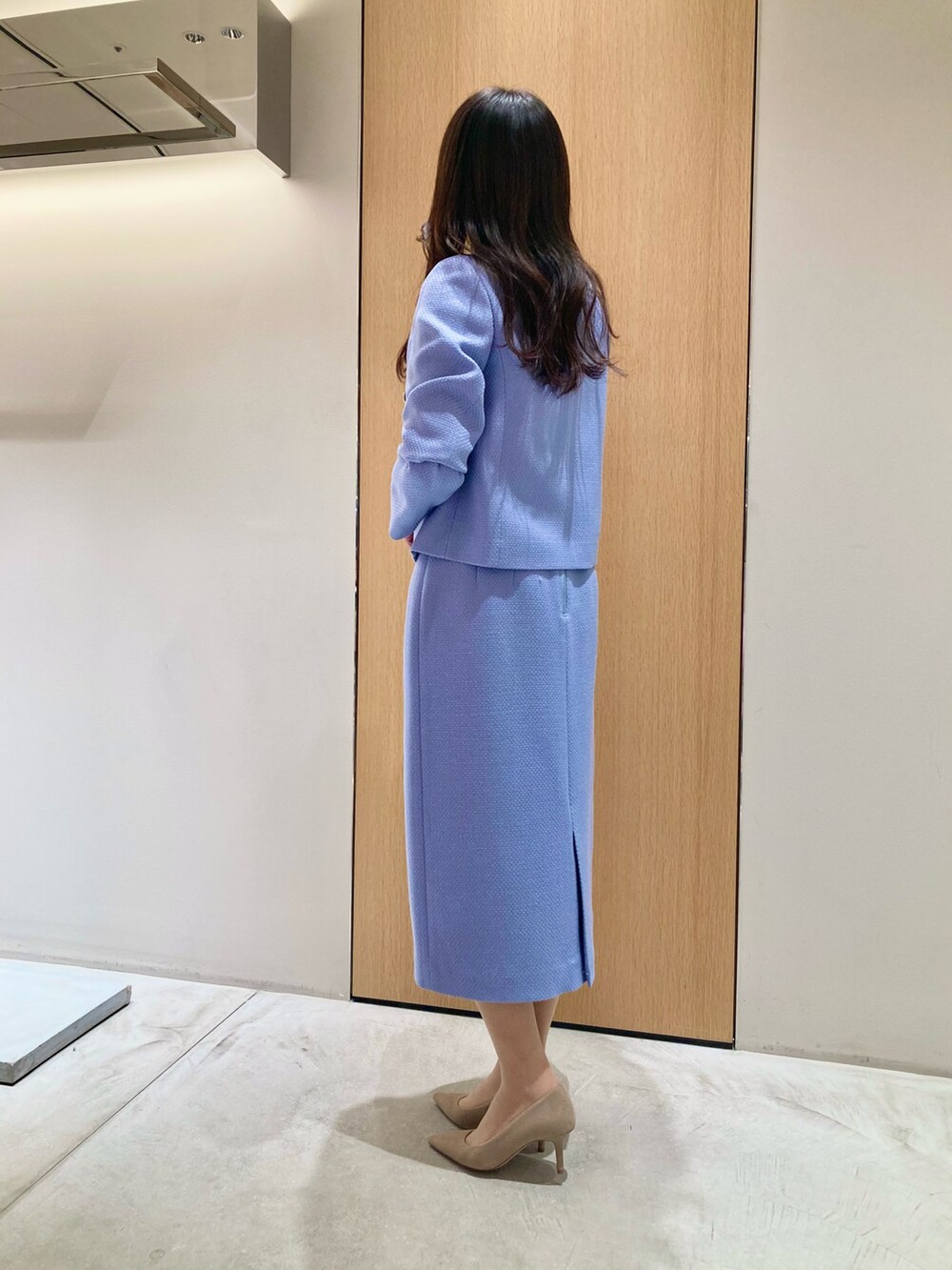 「アナイ(ANAYI)、秋コーデ、お出かけコーデ、セットアップ、大人女子、低身長女子、ジャケット、スカート、ブルー、オケージョン、入学式、七五三、フェミニン、パーティースタイル、上品」｜「ANAYIの【セットアップ対応商品】ウールプリペラノーカラー ジャケット（ノーカラージャケット、ブルー系）」を使った、Hasebe.tさん（レディース・154cm）の秋コーディネートの4枚目の写真