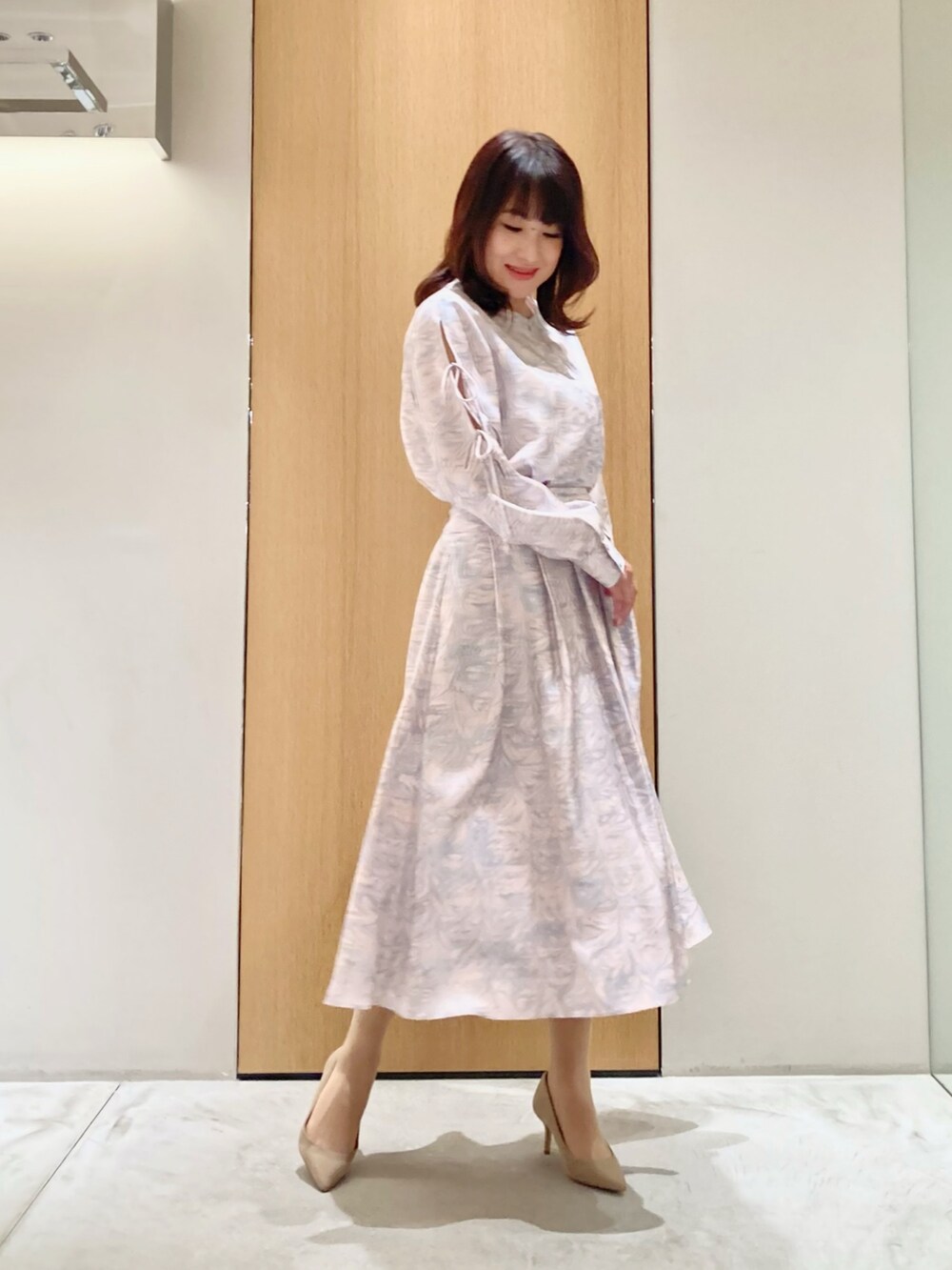 「アナイ(ANAYI)、オトナ女子、大人可愛い、大人女子、キレイめ、大人かわいい、ピンク、セットアップ、スカート、ブラウス、低身長、フェミニン、お出かけコーデ、エレガント、リボン」｜「ANAYIの【セットアップ対応商品】マーブルプリントリボンスリット ブラウス（シャツ/ブラウス、ピンク系）」を使った、Hasebe.tさん（レディース・154cm）の冬コーディネートの2枚目の写真