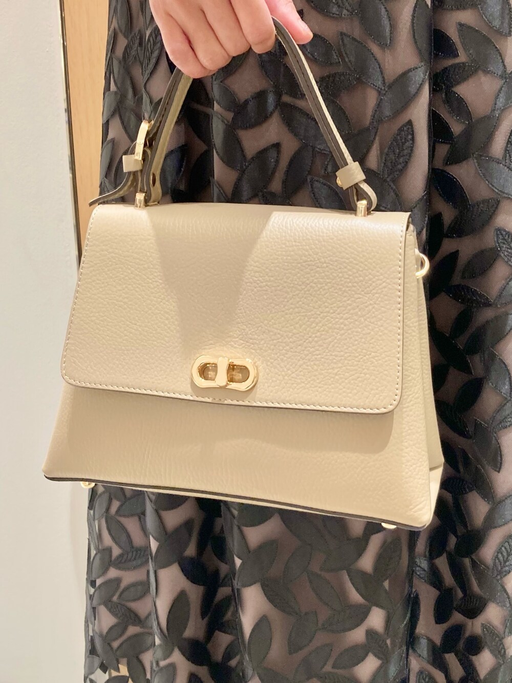 「アナイ(ANAYI)、ワンピース、ボレロ、ジャケット、レース、オケージョン、ドレス、キレイめ、結婚式、パールネックレス、大人女子、フェミニン、パーティースタイル、低身長、大人コーデ」｜「ANAYIのランダムパール3連ネックレス（ネックレス、ホワイト系）」を使った、Hasebe.tさん（レディース・154cm）の秋コーディネートの8枚目の写真