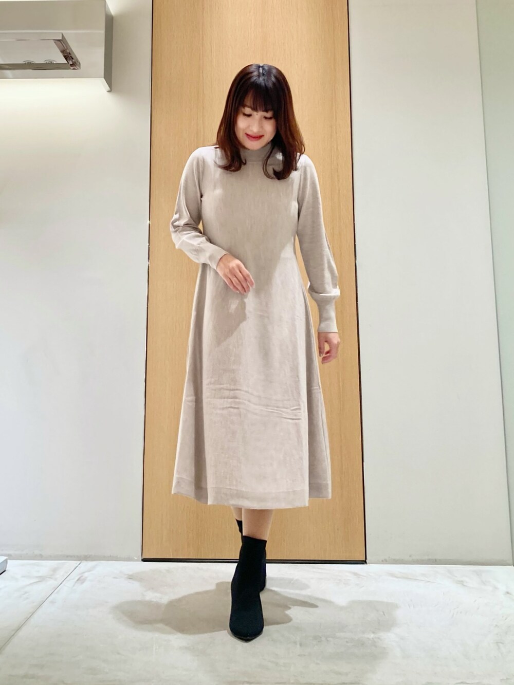 「アナイ(ANAYI)、冬アウター、淡色コーデ、大人コーデ、オトナカジュアル、大人可愛い、きれいめコーディネート、低身長コーデ、ワンピース、ムートン、ベージュ、おでかけコーデ、コート、オトナ女子、オトナカワイイ」｜「ANAYIのウールフェイクムートンクルーコート（テーラードジャケット、ホワイト系）」を使った、Hasebe.tさん（レディース・154cm）の冬コーディネートの7枚目の写真