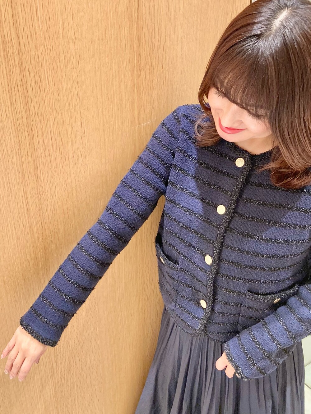 「アナイ(ANAYI)、春、おでかけコーデ、キレイめカジュアル、カーディガン、ジャケット、ツィード、ネイビー、オケージョン、お出かけコーデ、卒業式、入学式、フェミニン、低身長」｜「ANAYIのペーパーシャギーモール ジャケット カーディガン（カーディガン/ボレロ、ブルー系）」を使った、Hasebe.tさん（レディース・154cm）の春コーディネートの5枚目の写真