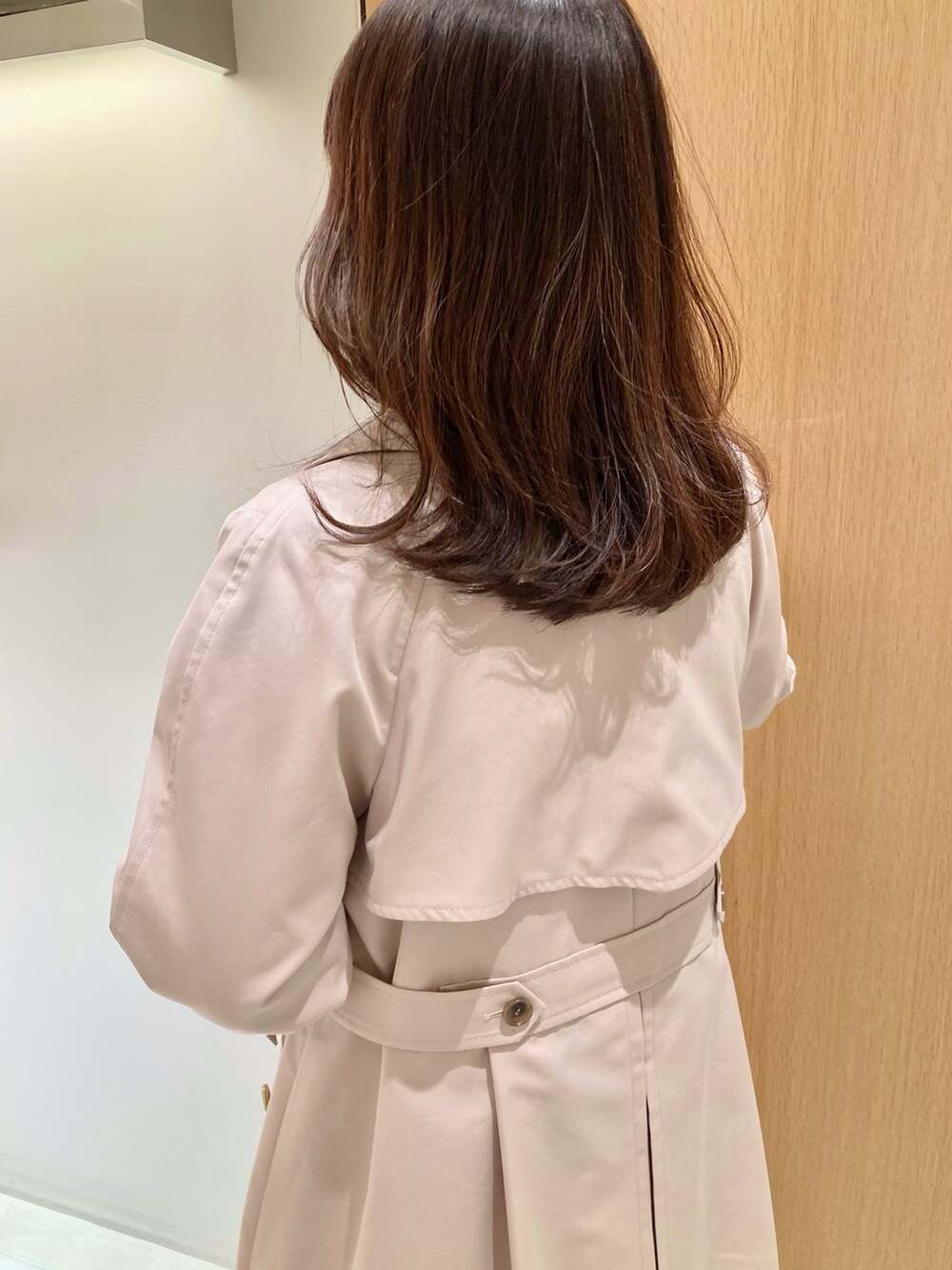 「アナイ(ANAYI)、キレイめコーデ、大人かわいい、春先取り、大人カジュアルコーデ、女子会コーデ、春ニット、通勤コーデ、コート、スカート、アクセサリー、ホワイト、ピンク、低身長、バッグ」｜「ANAYIのバロックパールドロップネックレス（ネックレス、ホワイト系）」を使った、Hasebe.tさん（レディース・154cm）の冬コーディネートの3枚目の写真
