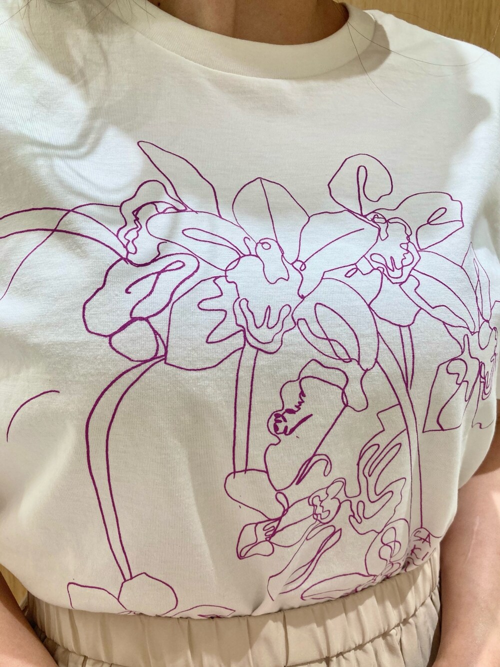 「アナイ(ANAYI)、ジレ、Tシャツ、スカート、レイヤードスタイル、大人カジュアル、春、大人かわいい、きれいめカジュアル、フェミニン、ピンク、ベージュ、低身長、ツイード、プリントT」｜「ANAYIのフラッフィーツイード4ポケットジレ（ベスト、ピンク系）」を使った、Hasebe.tさん（レディース・154cm）の冬コーディネートの9枚目の写真