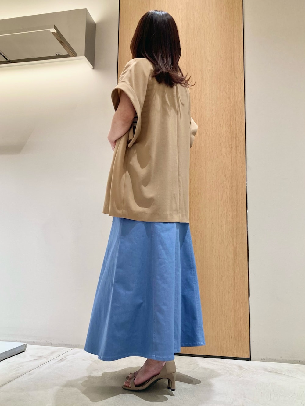 「アナイ(ANAYI)、デートコーデ、きれいめカジュアル、デニム、オトナカワイイ、ジャケット、スカート、ボーダー、ブルー、低身長、マーメイドスカート、オトナカジュアル、オトナ女子、ベルト、夏」｜「ANAYIのリネンライクフレンチジャケット（その他アウター、ブラウン系）」を使った、Hasebe.tさん（レディース・154cm）の夏コーディネートの4枚目の写真