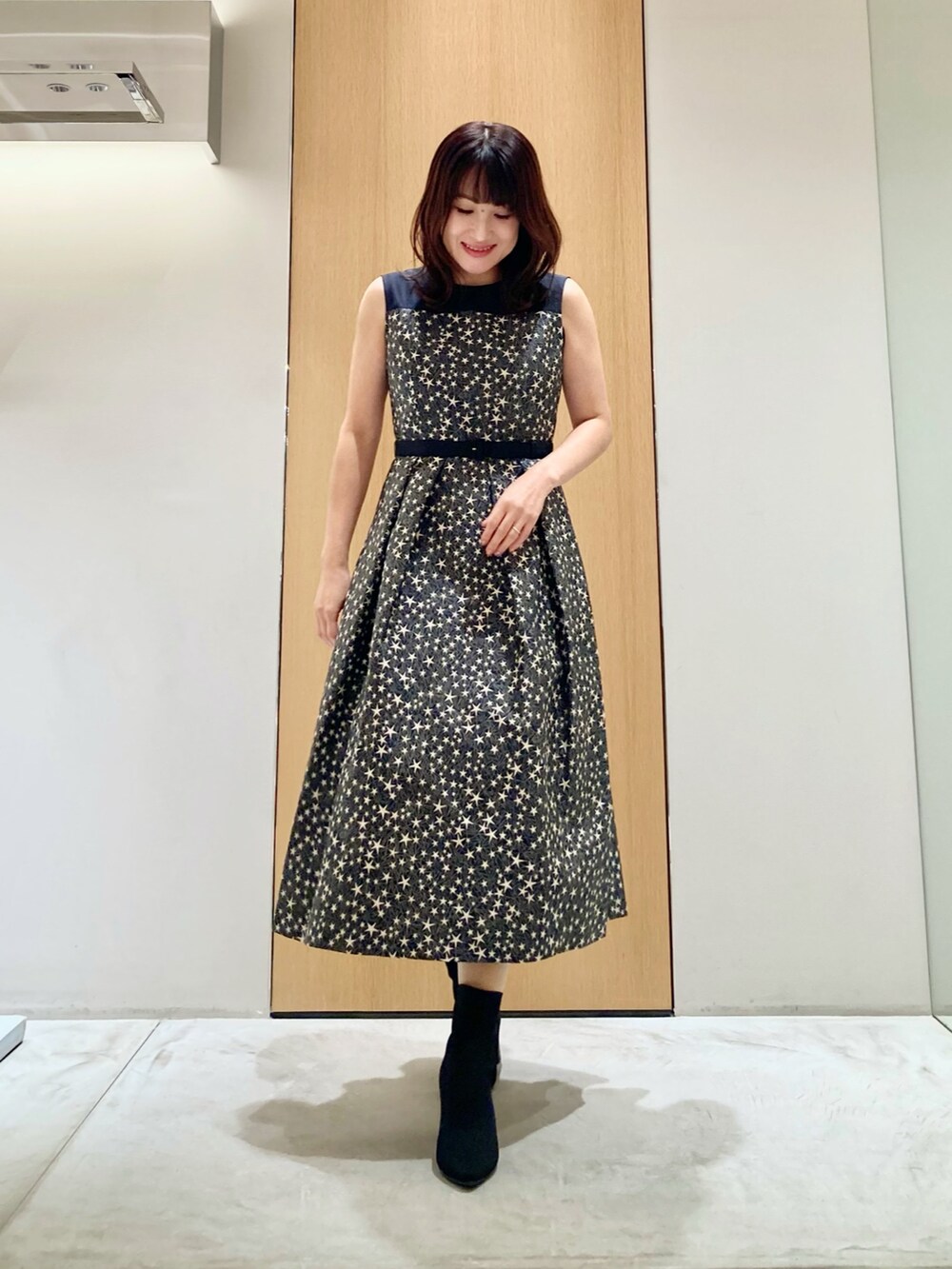 「アナイ(ANAYI)、冬アウター、ロングコート、お出かけコーデ、ワンピース、クリスマスに着たい服、冬コーデ、オトナ女子、きれいめコーデ、ピンク、大人かわいい、ジャガード、柄物、カシミヤ、低身長」｜「ANAYIのカシミヤベルト付きクルーコート（その他アウター、ピンク系）」を使った、Hasebe.tさん（レディース・154cm）の冬コーディネートの6枚目の写真