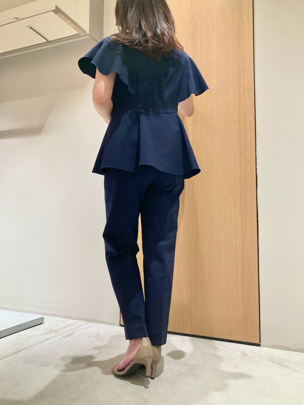 「アナイ(ANAYI)、大人カジュアル、休日スタイル、デートコーデ、お出かけコーデ、セットアップ、春夏コーデ、シンプルコーデ、春ファッション、カジュアルスタイル、オトナカワイイ、大人可愛い、大人女子、おでかけコーデ、ブラウス」｜「ANAYIのクリスタルドロップイヤリング（イヤリング、シルバー系）」を使った、Hasebe.tさん（レディース・154cm）の春コーディネートの6枚目の写真