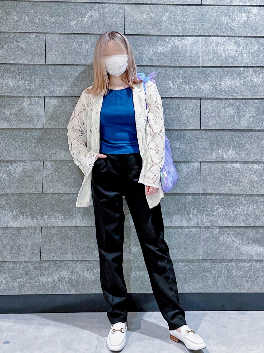 「お出かけコーデ、休日スタイル、ユニクロコーデ、メンズライク、アメリカンスリーブ、ストレートパンツ、オトナカワイイ、ラフコーデ、革靴、ブルー、デート、着回しコーデ、ハンサムコーデ、ハンサム女子、色っぽハンサムコーデ」|「Lagimusimの【Lagimusim】バッグ(キッチンツール、ブルー系)」を使った、🍖あいお🍖さん(レディース・157cm)の春コーディネートの2枚目の写真