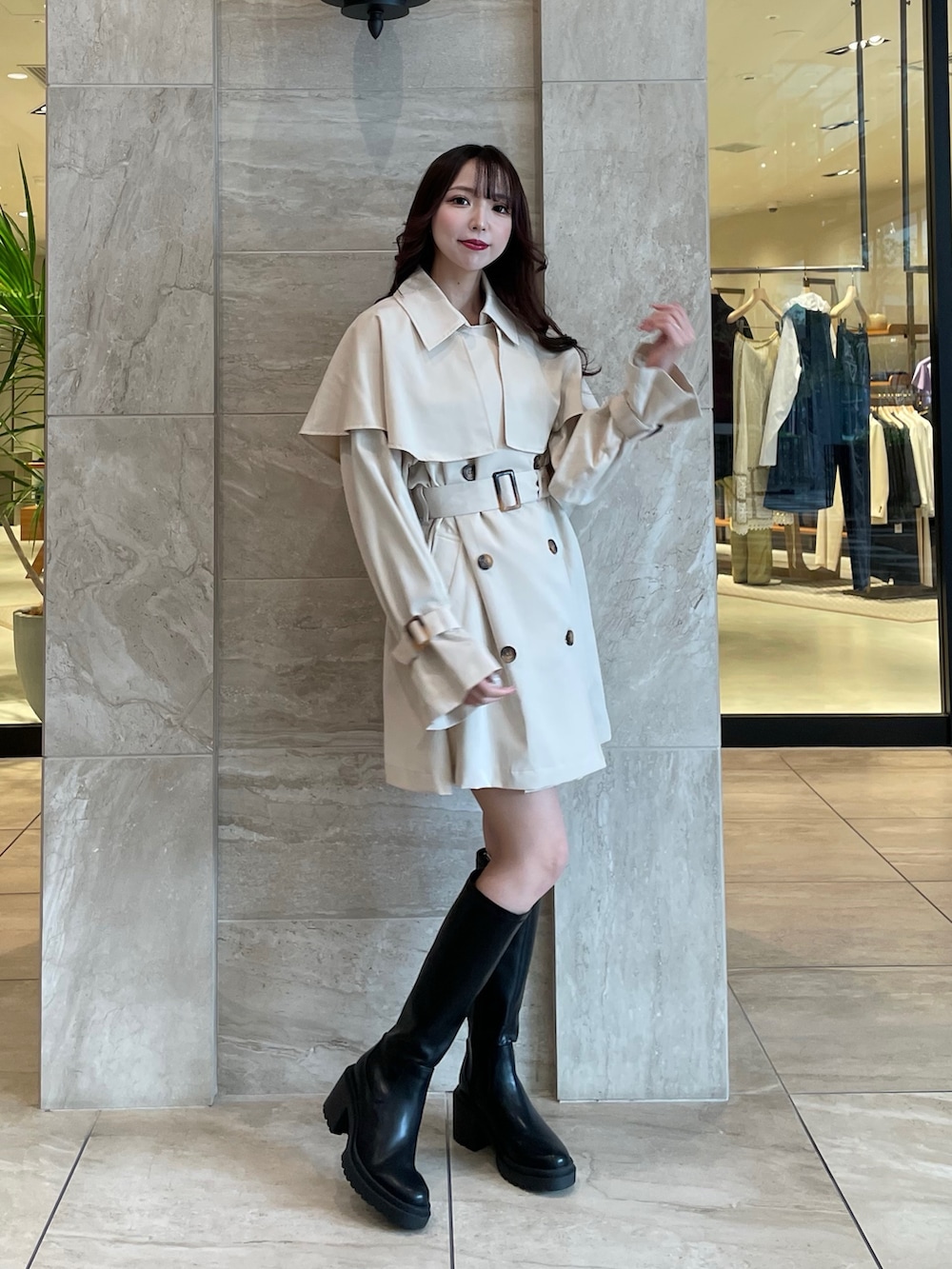 その他のジャケット/アウター、ブラック系のブーツを着用したレディースの春コーディネートの2枚目の写真