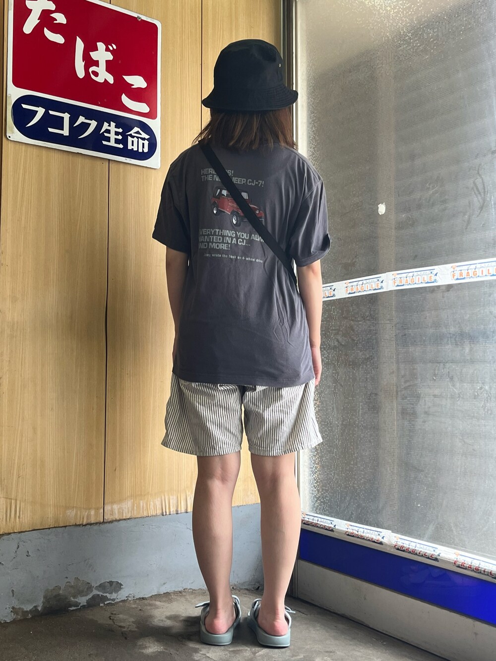 「デートスタイル（WOMEN）、古着MIX、夏コーデ、ハーフパンツ」｜「newhattanのアイテム（ハット、ブラック系）」を使った、K-BUMPさん（メンズ・171cm）の夏コーディネートの2枚目の写真