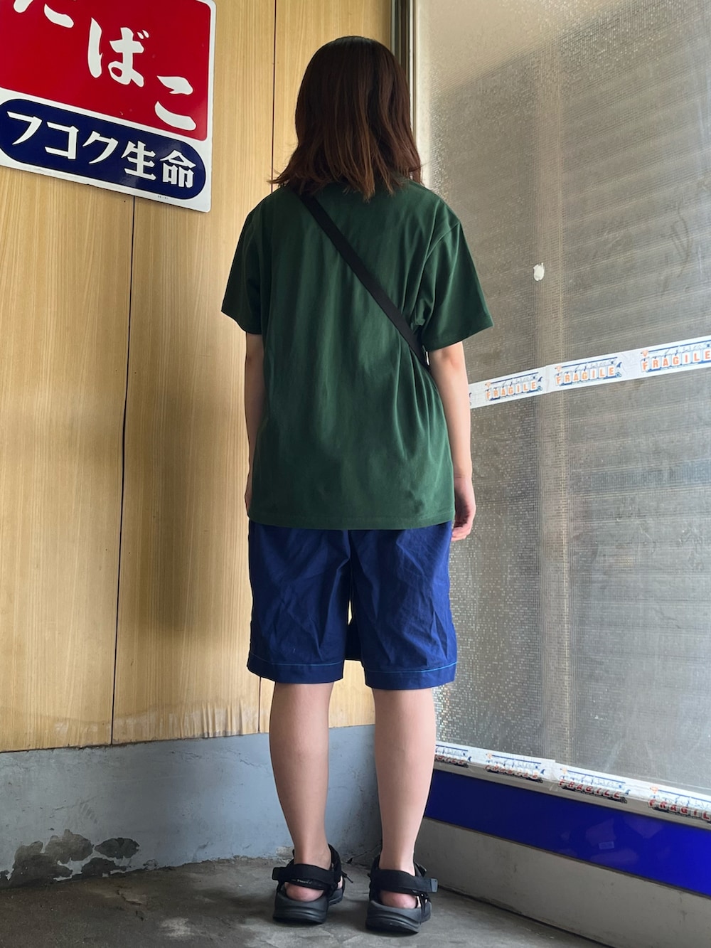 「デートスタイル（WOMEN）、夏コーデ、ハーフパンツ」｜「CHUMSのアイテム（Tシャツ/カットソー、グリーン系）」を使った、K-BUMPさん（メンズ・171cm）の夏コーディネートの2枚目の写真