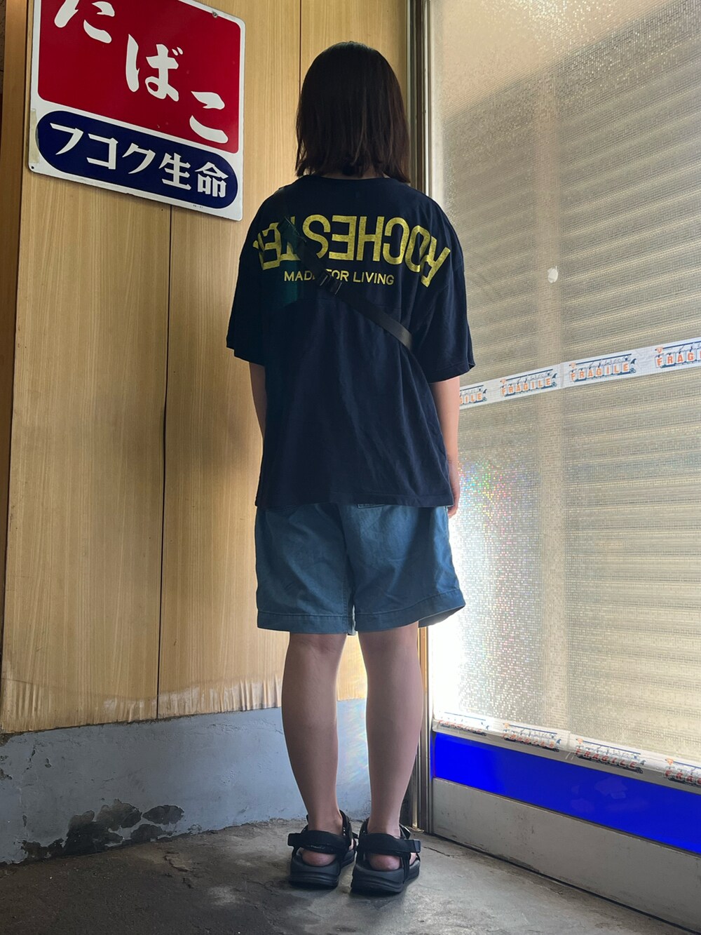 「デートスタイル（WOMEN）、夏コーデ、ハーフパンツ」｜「niko and...のアイテム（Tシャツ/カットソー、ブルー系）」を使った、K-BUMPさん（メンズ・171cm）の秋コーディネートの2枚目の写真