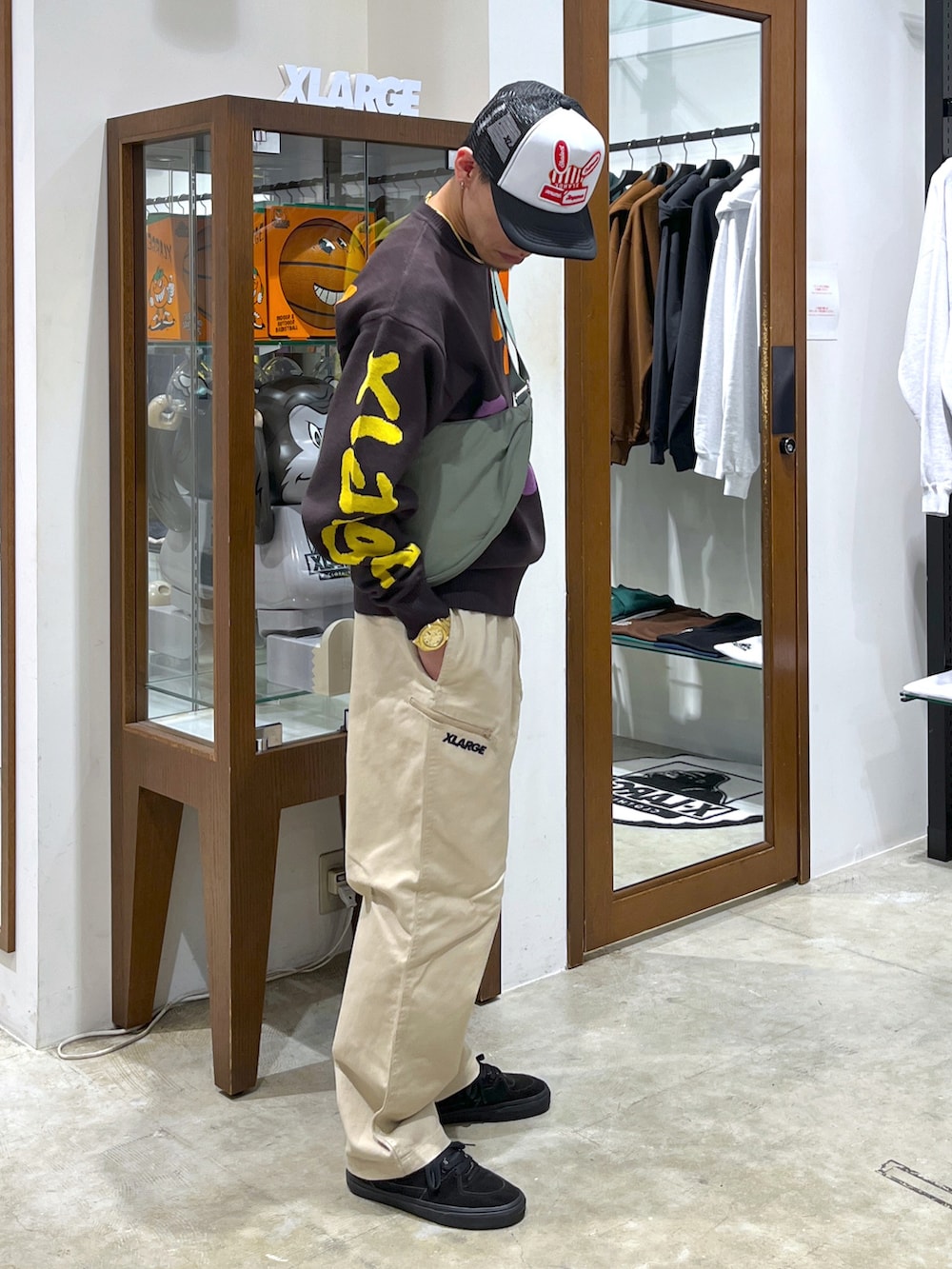 「秋服まるっと大公開、お出かけコーデ、秋のコーデ、秋コーデ、キャップ、XLARGE、エクストララージ」｜「XLARGEのRESORT WORK PANTS（その他パンツ、ベージュ系）」を使った、かんたさん（メンズ・172cm）の秋コーディネートの3枚目の写真