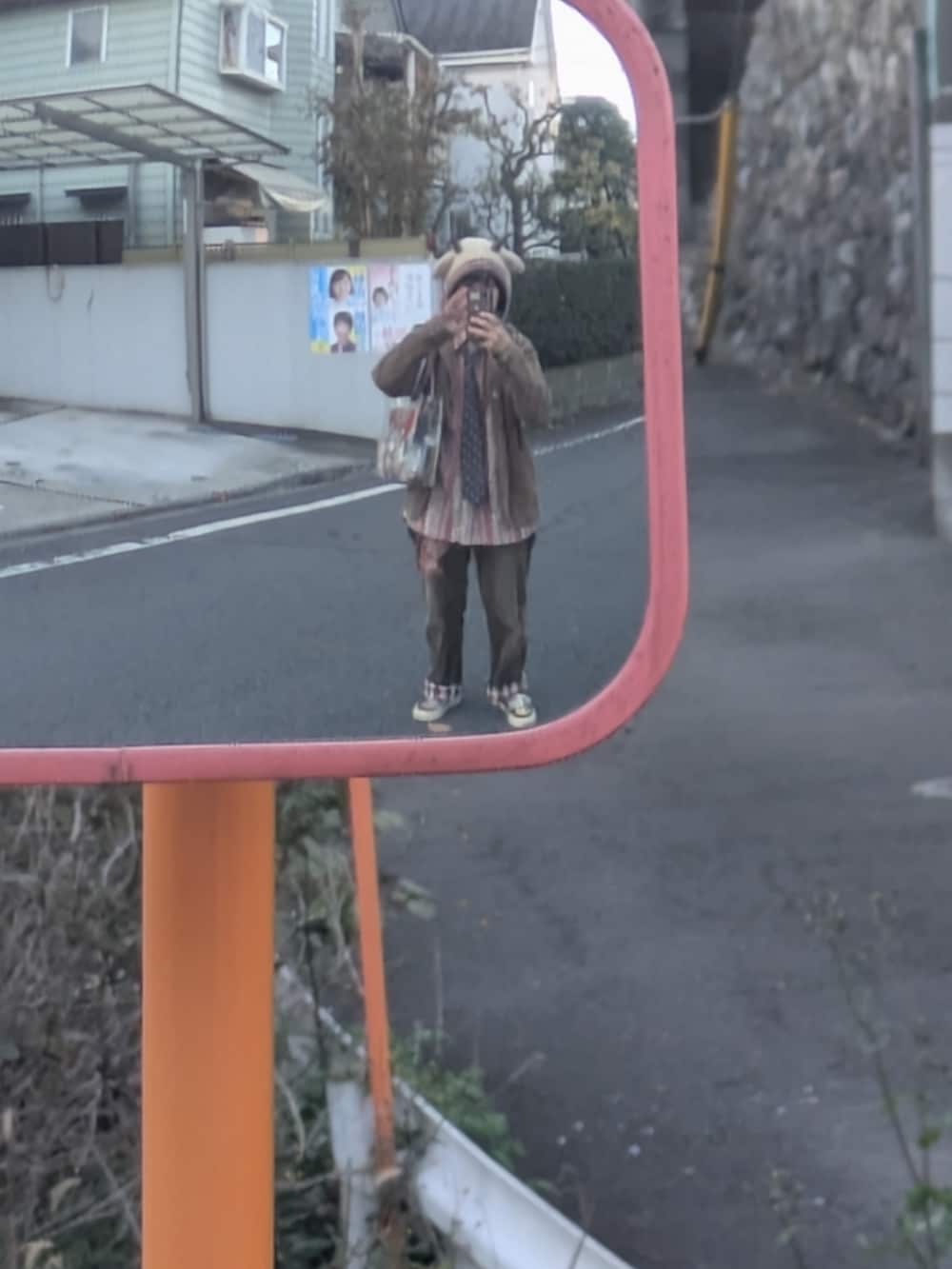 その他のネクタイを着用したレディースの冬コーディネートの3枚目の写真