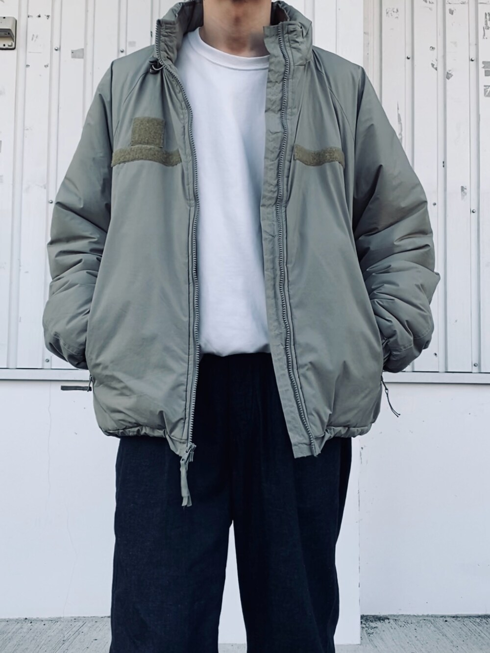 「メンズコーデ、シンプルコーデ、メンズファッション、レベル7」｜「confectのアイテム（パンツ、ブルー系）」を使った、kazuさん（メンズ・170cm）の秋コーディネートの2枚目の写真