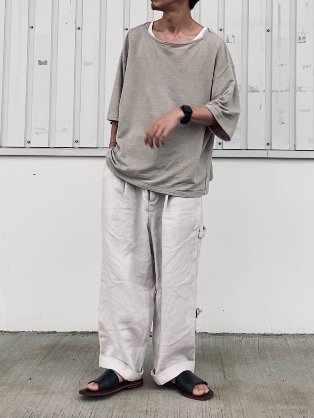 「メンズコーデ、今日のコーデ、リラックススタイル」｜「confectのアイテム（パンツ、ブラック系）」を使った、kazuさん（メンズ・170cm）の秋コーディネートの3枚目の写真