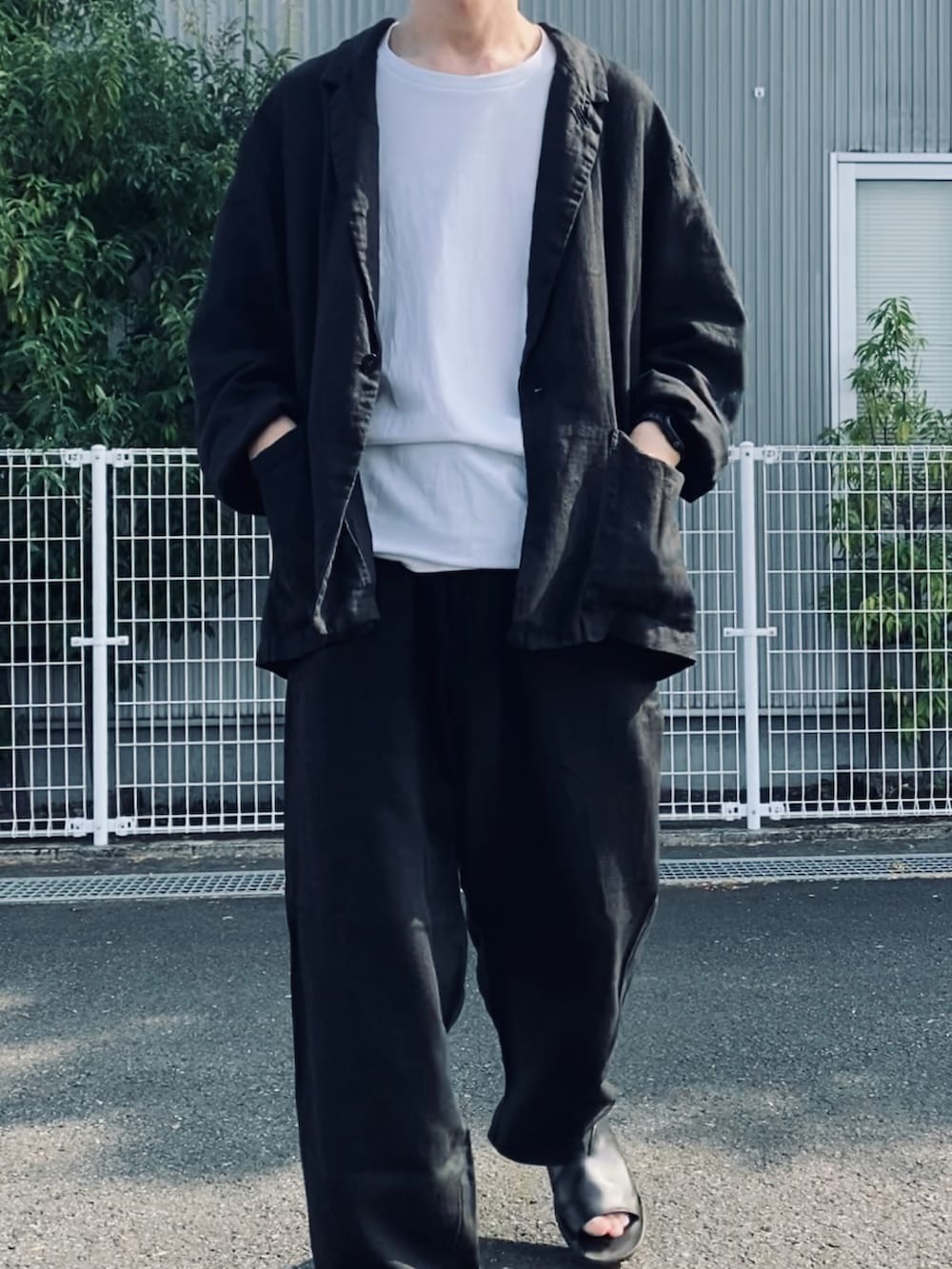 「夏コーデ、ビッグシルエット、今日のコーデ、シンプルコーデ、セットアップ、リネン」｜「confectのアイテム（ジャケット/アウター、ブラック系）」を使った、kazuさん（メンズ・170cm）の夏コーディネートの2枚目の写真
