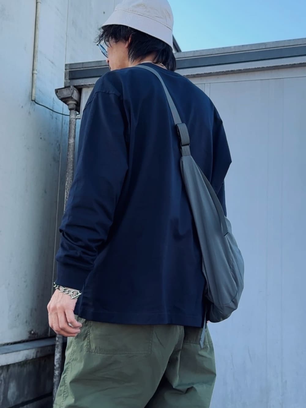 「休日スタイル、BEAMS、ビルケンシュトック、カジュアルコーデ、オトナカジュアル、休日コーデ、着回しコーデ」｜「BIRKENSTOCKのBIRKENSTOCK/ビルケンシュトック/Boston（サンダル、ベージュ系）」を使った、kazuさん（メンズ・170cm）の秋コーディネートの2枚目の写真