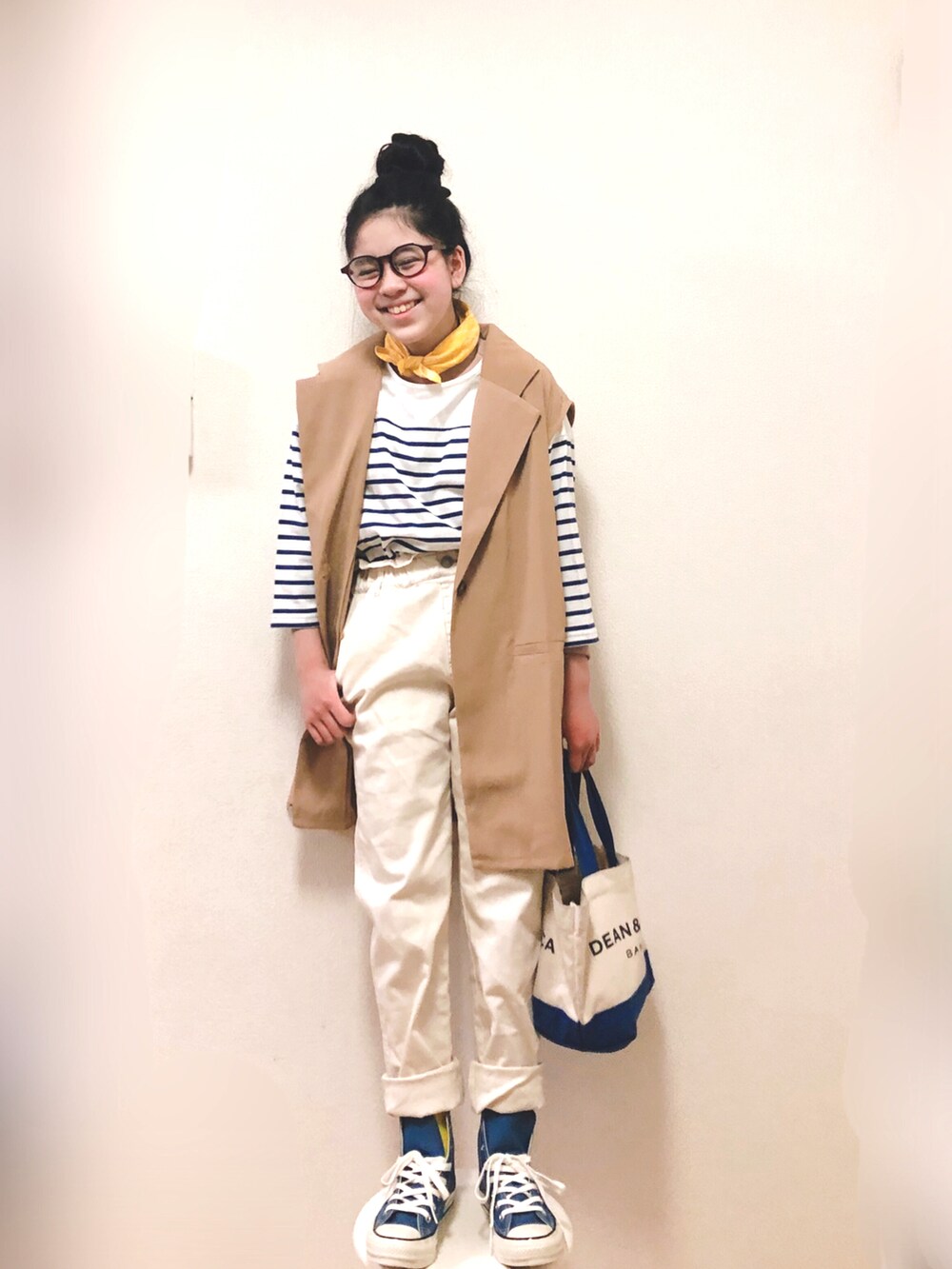 「春コーデ、ボーダー、マリン、ベスト、ジレ、テーパードパンツ、ホワイトパンツ、トートバッグ、ブルー、めがね、今夜はナベ隊、春アウター」｜「frames RAY CASSINのテーラードボックスジレ（ベスト、ベージュ系）」を使った、りちゅ♡♡さん（キッズ・139cm）の冬コーディネートの2枚目の写真