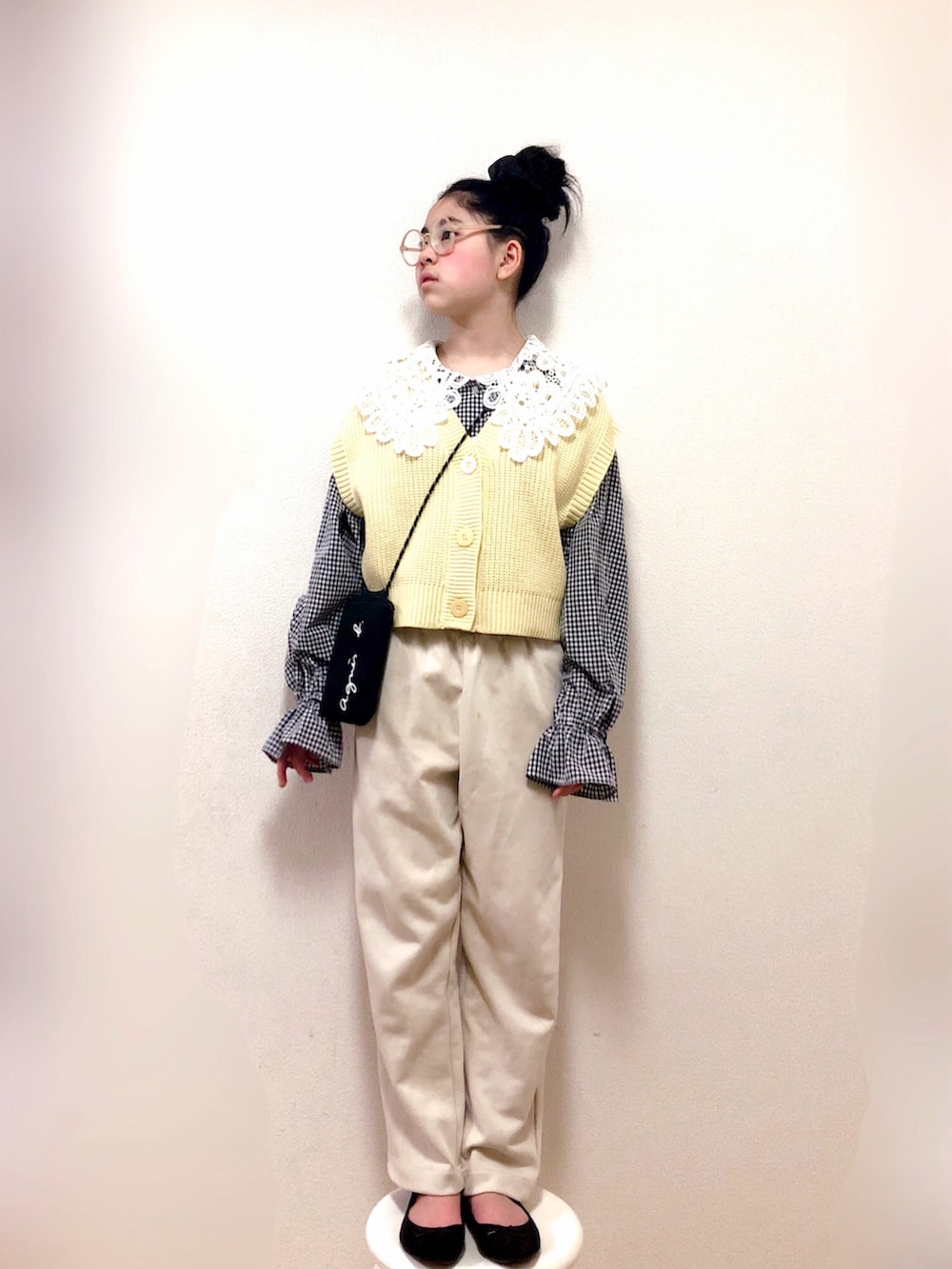 「スカート、ビッグカラー、淡色コーデ、白スニーカー、めがね、ギンガムチェック、ギンガムチェックシャツ、コンバース、GU、UNIQLO、しまむら、プチプラ、春服みてみて、春コーデ、春ニット」|「UNIQLOのアイテム(スカート、グリーン系)」を使った、りちゅ♡♡さん(キッズ・139cm)の冬コーディネートの2枚目の写真
