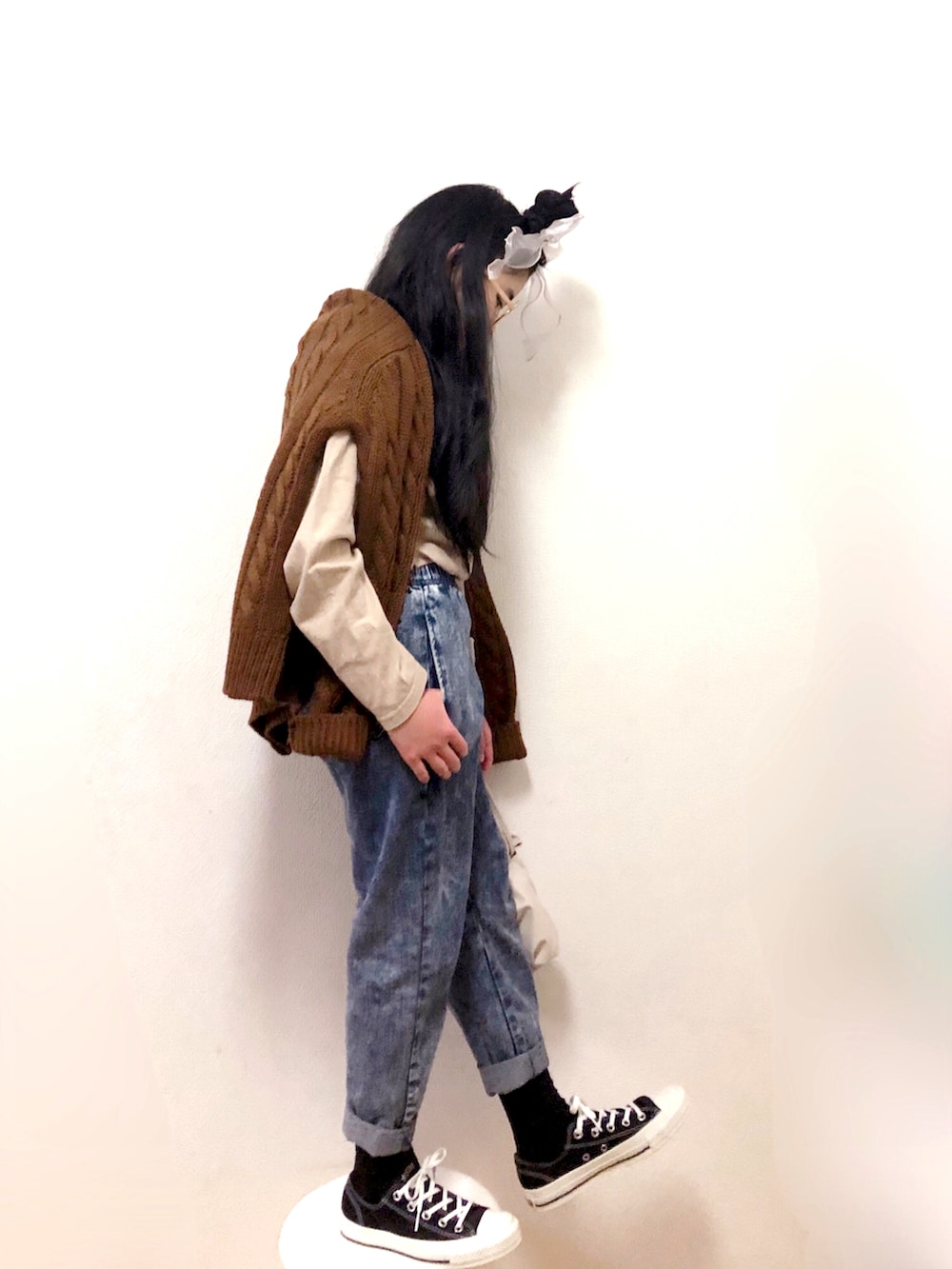 「チェスターコート、チェック、デニムパンツ、ビッグカラー、ロンT、めがね、リボン、巾着バッグ、ジャケット、タックイン、春アウター」|「GLOBAL WORKの【キッズ】コクーンチェスターコート/841399(チェスターコート、ブラウン系)」を使った、りちゅ♡♡さん(キッズ・139cm)の冬コーディネートの2枚目の写真