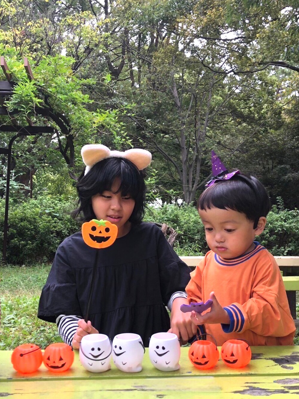 「ハロウィン、ハロウィンコーデ、重ね着ベストシーズン、ボーダーを探せ！、ワンピース、halloween、ボーダー」｜「devirockのティアード半袖ワンピース（ワンピース、ブラック系）」を使った、りちゅ♡♡さん（キッズ・148cm）の秋コーディネートの2枚目の写真
