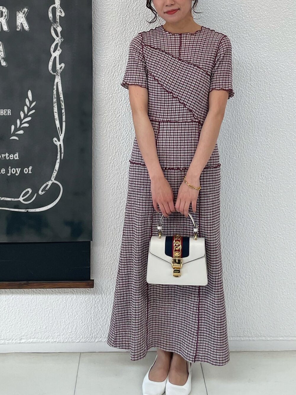 「150cm、低身長、結婚式、ワンピース、メローワンピース、お出かけコーデ、snidel、GUCCI、dholic」｜「GUCCIのGucci - 〔シルヴィ〕 レザー ミニバッグ - women - レザー/スエード/ナイロン/metal - ワンサイズ（トートバッグ、ホワイト系）」を使った、CHIHIROさん（レディース・150cm）の春コーディネートの2枚目の写真