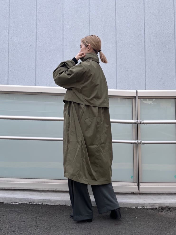 「MURUAのルーズネックミニマルタートル（ニット/セーター、ブラック系）」を使った、金澤 葵さん（レディース・158cm）の秋コーディネートの2枚目の写真