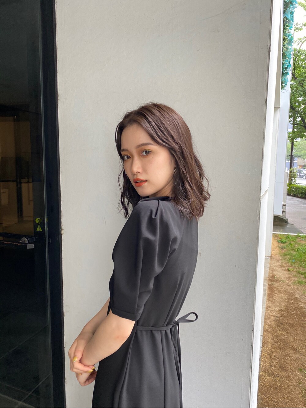 「#キレイめ、2020ss、murua、#murua、#ムルーア、#ファッション、#今日のコーデ、ロングワンピース、カシュクール、#ワンピース、#羽織、#ロングシャツ、#カシュクール、ワンピース、#murua_by_staff」｜「MURUAのボリュームスリーブワンピース（ワンピース、ブラック系）」を使った、金澤 葵さん（レディース・158cm）の夏コーディネートの4枚目の写真