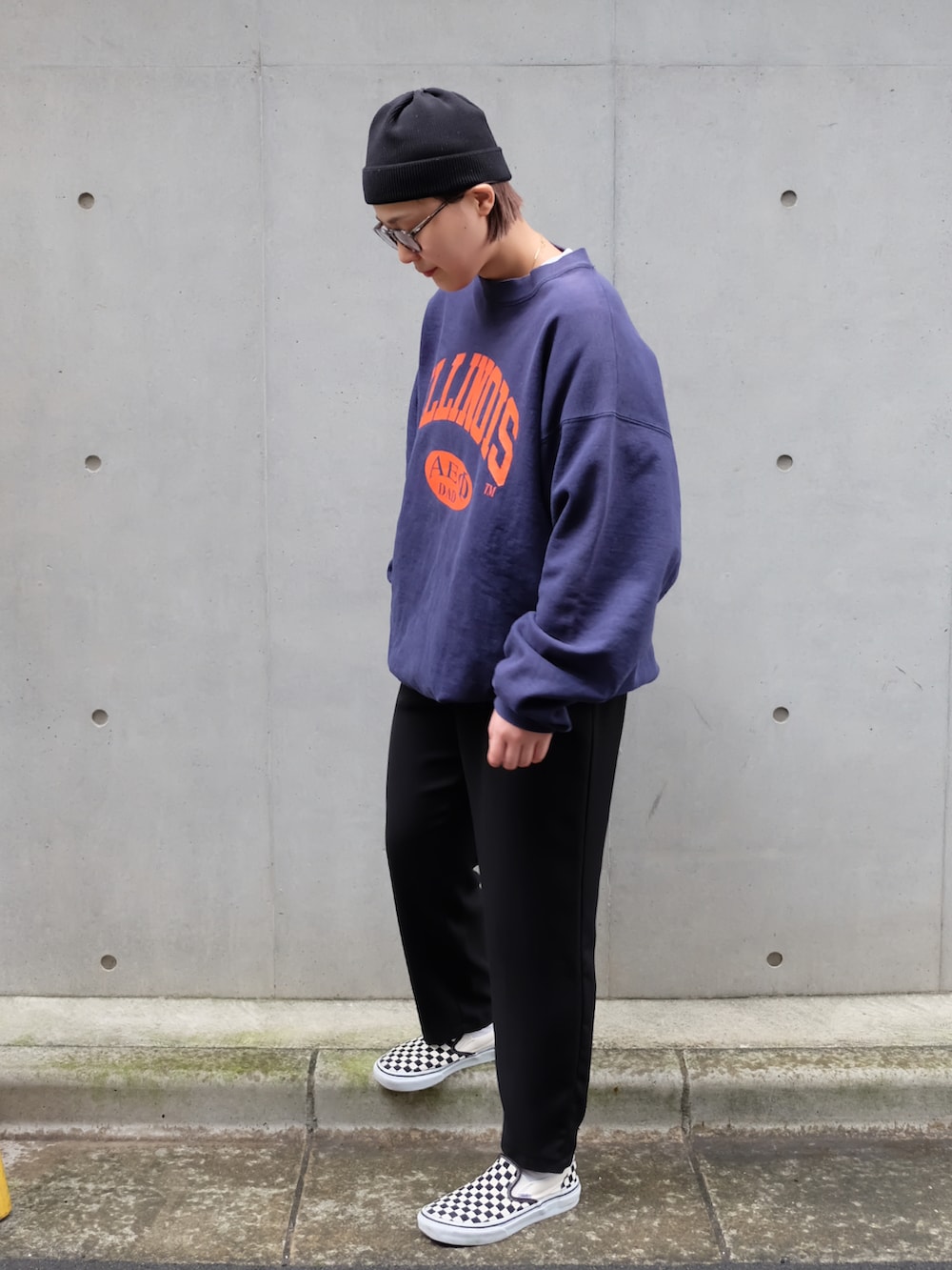 その他のスリッポンを着用したレディースの秋コーディネートの2枚目の写真