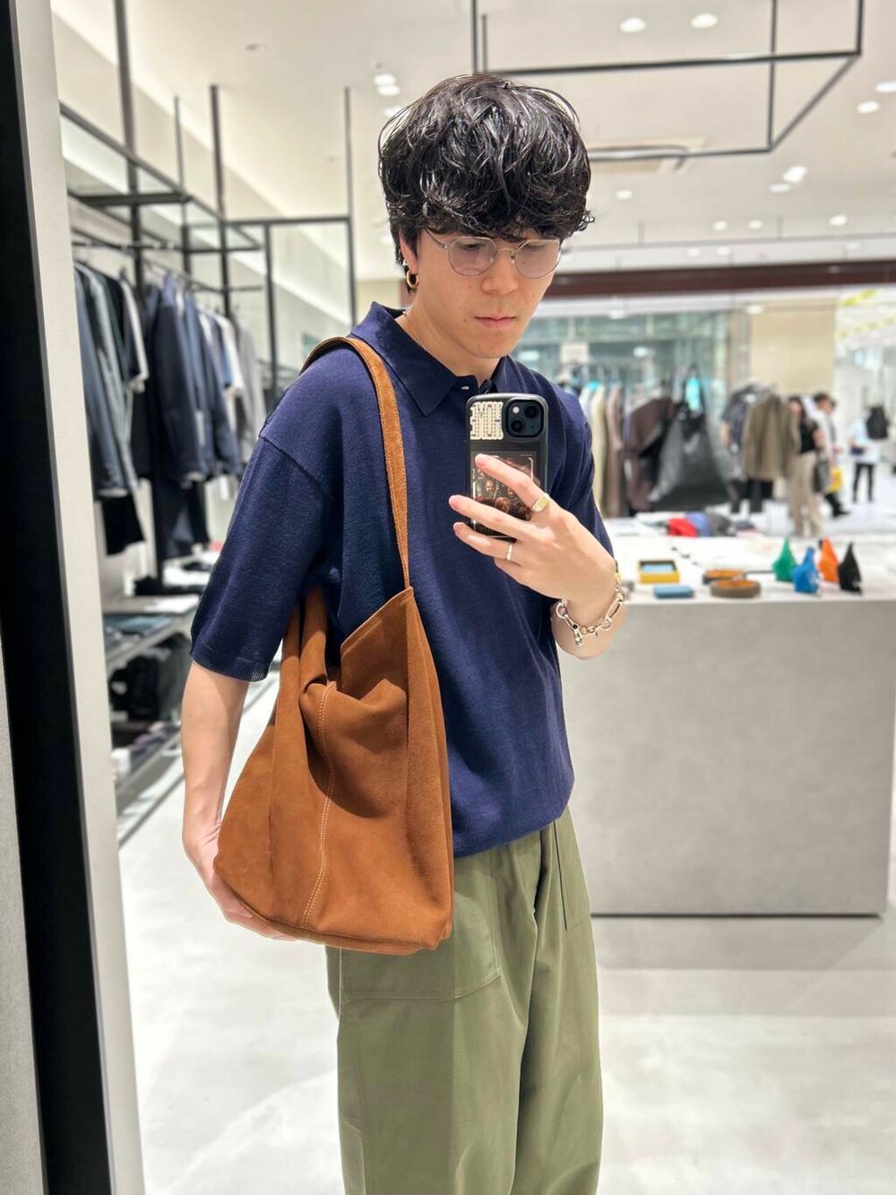 「別注、デートコーデ、newarrival、休日スタイル、綺麗めカジュアル、旅行コーデ、暑い、ここでしか手に入らない別注アイテム、スタッフのこれ買いました、わたしのイチ推しブランド、外遊びコーデ、newbasic」｜「URBAN RESEARCHのnew basic　ウールシルクニットポロ（ポロシャツ、ブルー系）」を使った、nishioka さん（メンズ・170cm）の夏コーディネートの4枚目の写真