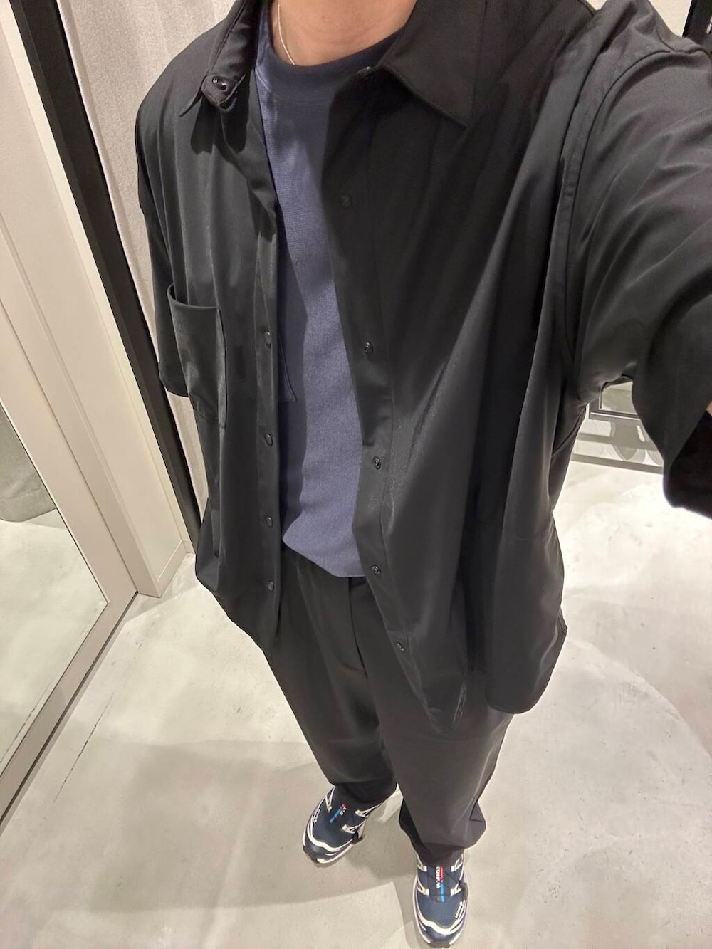 「別注、デートコーデ、newarrival、休日スタイル、綺麗めカジュアル、旅行コーデ、暑い、ここでしか手に入らない別注アイテム、スタッフのこれ買いました、わたしのイチ推しブランド、外遊びコーデ、newbasic、休日リラックススタイル」｜「SALOMONのSALOMON　XT-6 GTX（スニーカー、ブルー系）」を使った、nishioka さん（メンズ・170cm）の夏コーディネートの4枚目の写真